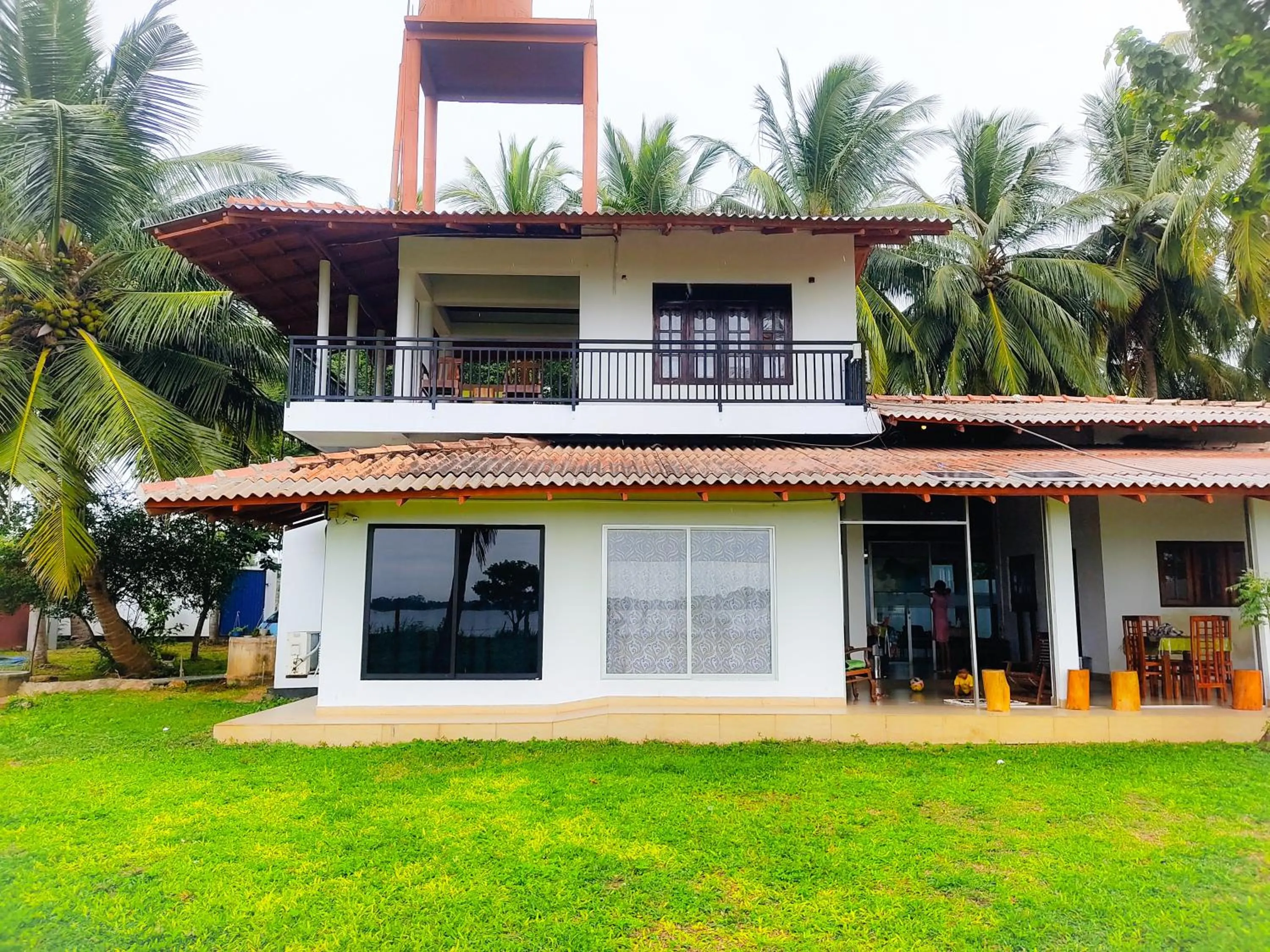 Property building in Lake View Cottage