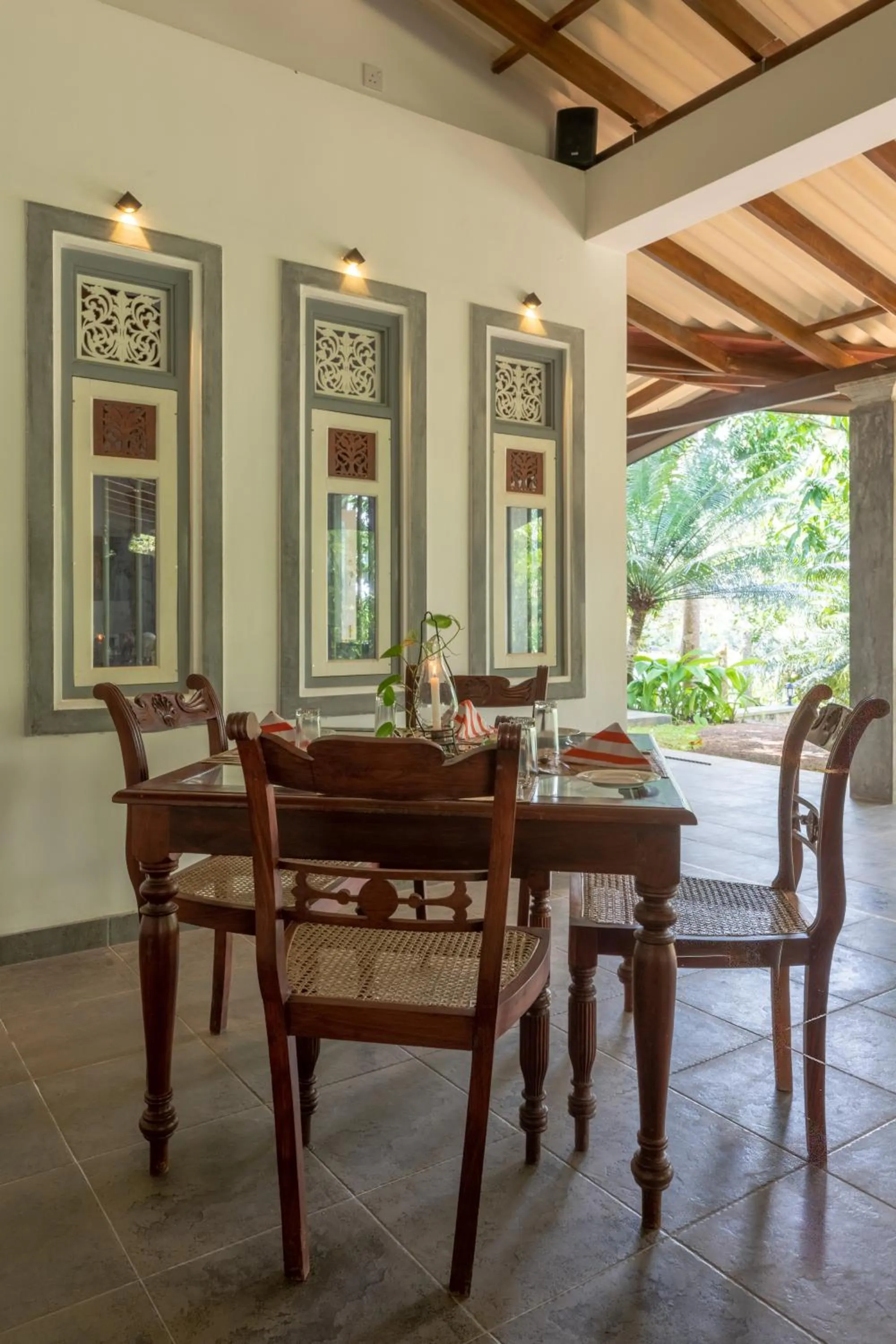 Restaurant/places to eat in Villa Birdlake