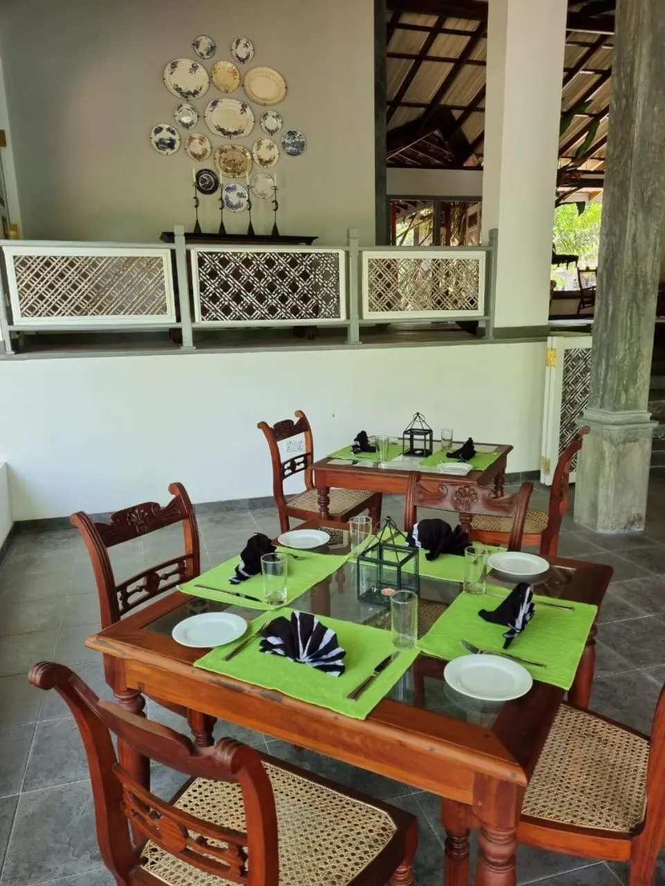 Restaurant/places to eat in Villa Birdlake