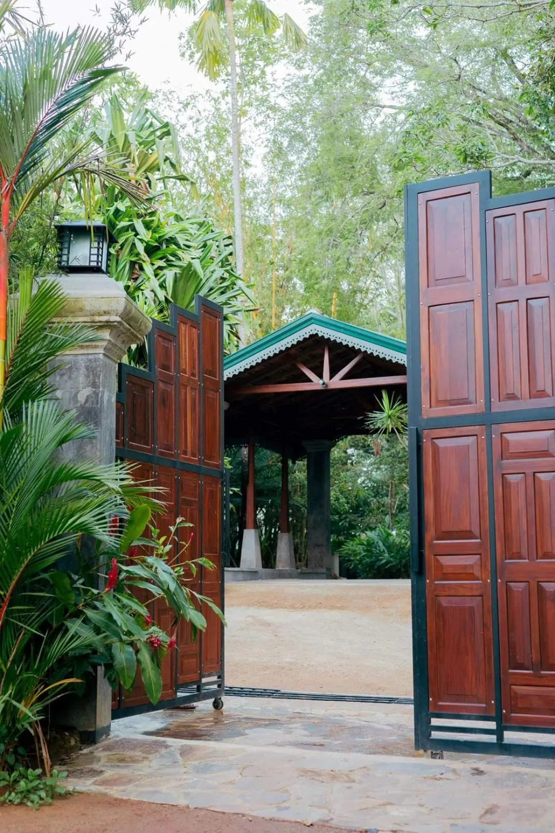 Facade/entrance in Villa Birdlake