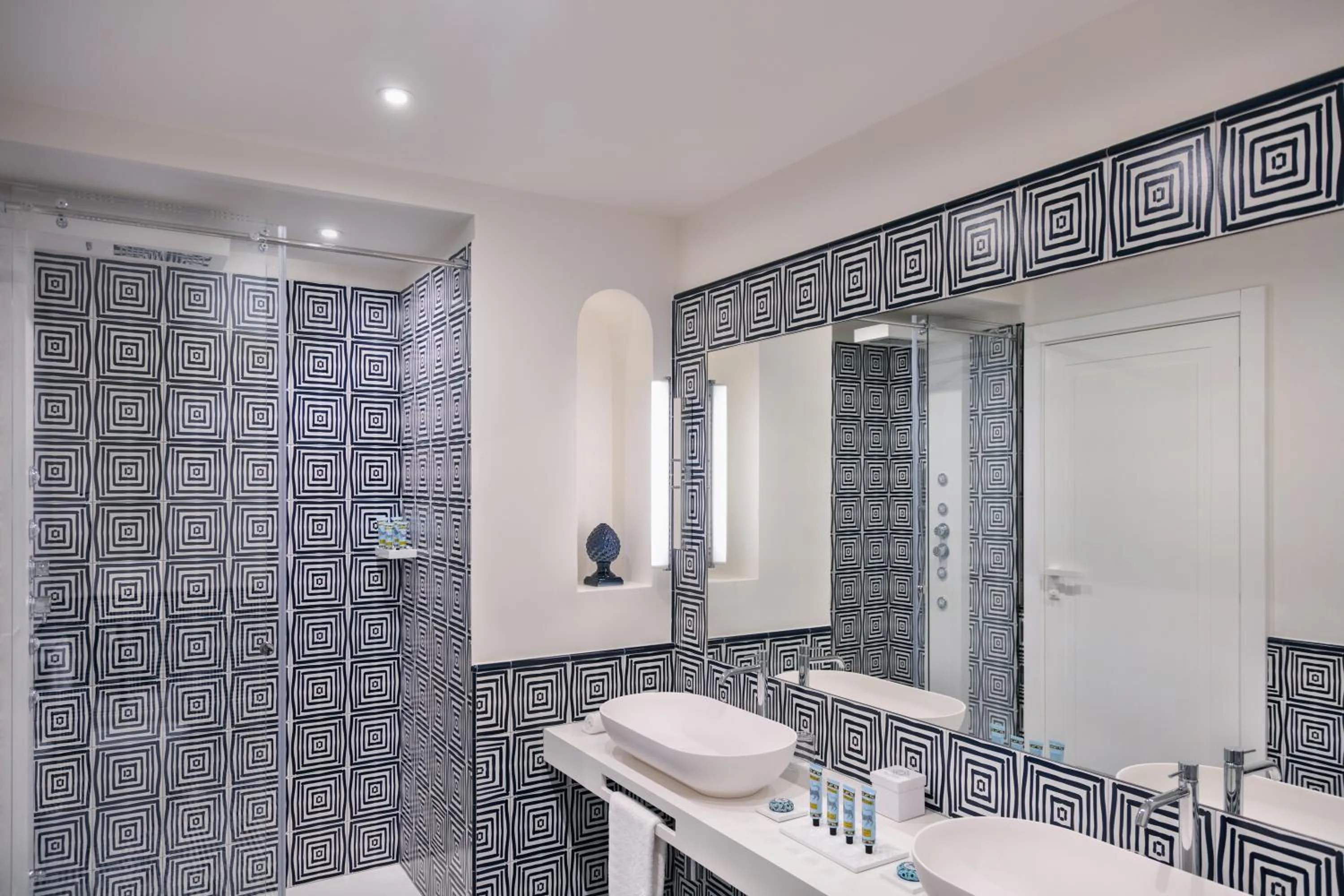 Shower in Pazziella, a Luxury Collection Hotel, Capri