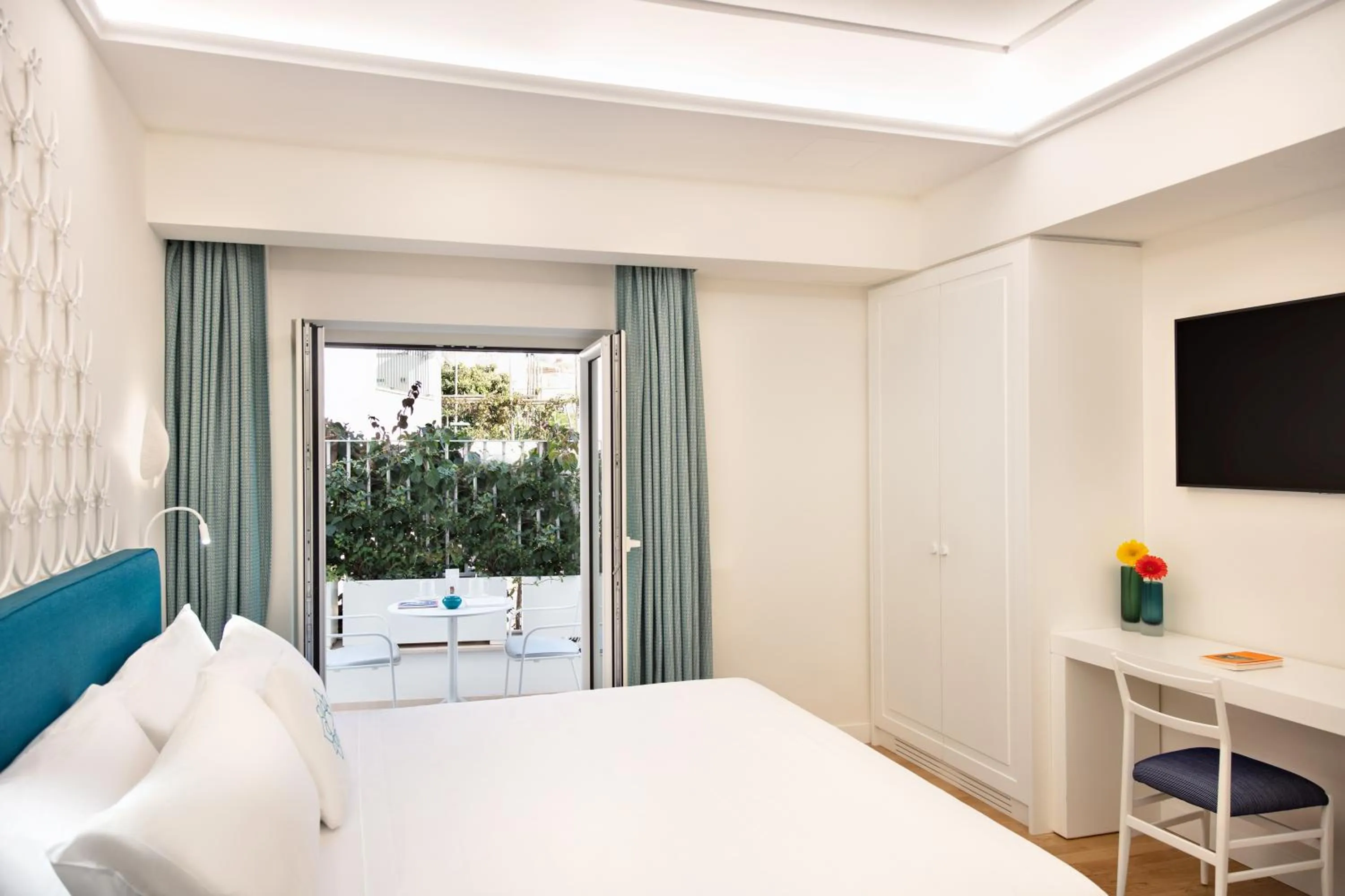 Bedroom, Bed in Pazziella, a Luxury Collection Hotel, Capri