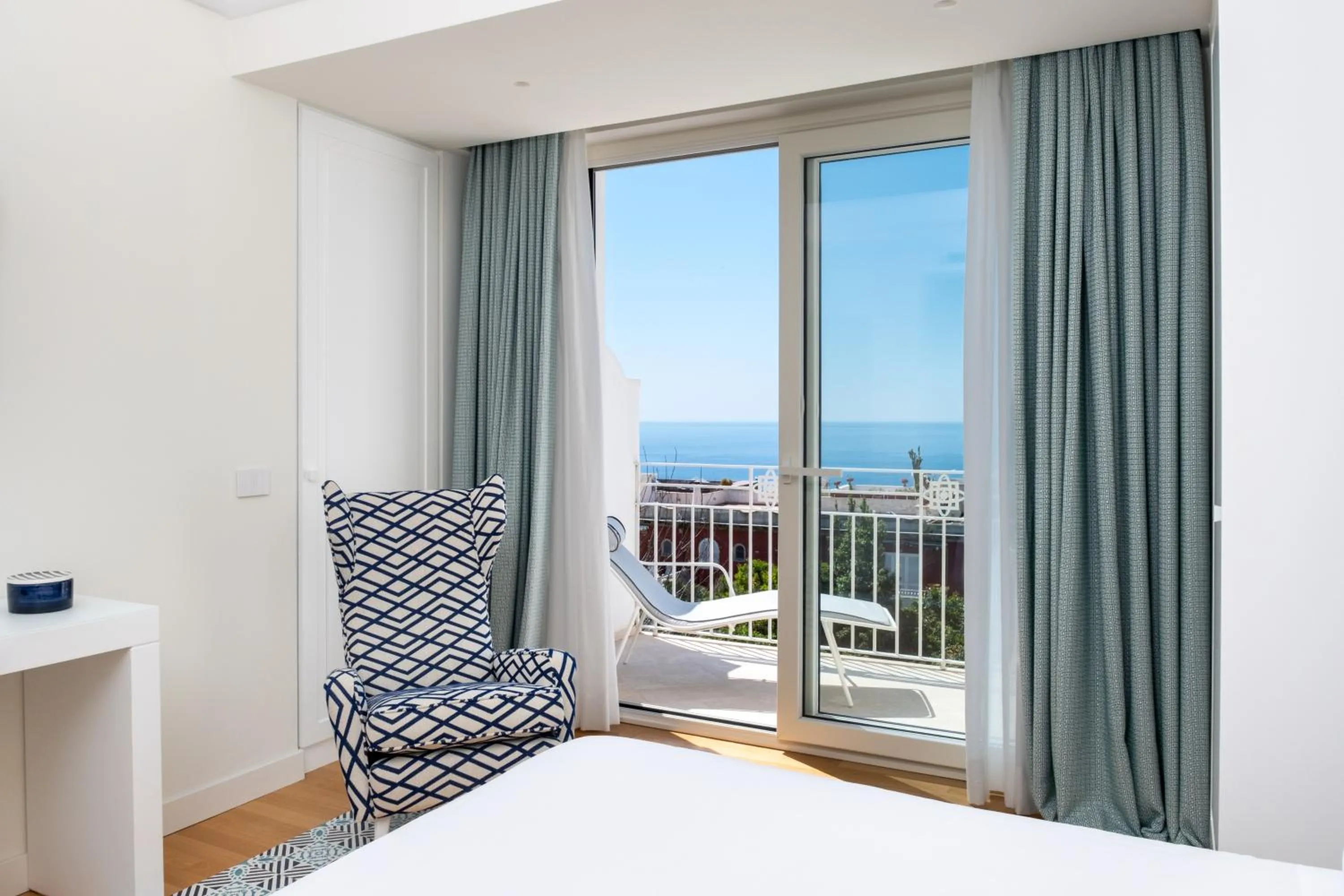 Sea view, Bed in Pazziella, a Luxury Collection Hotel, Capri