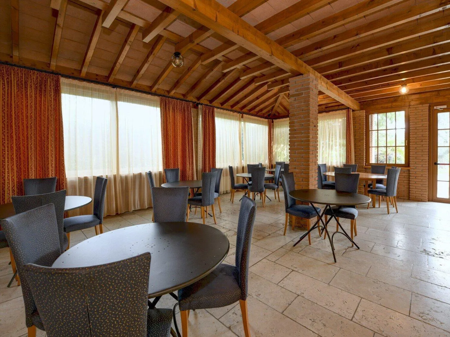 Lounge or bar in B&B Hotel Affi - Lago di Garda