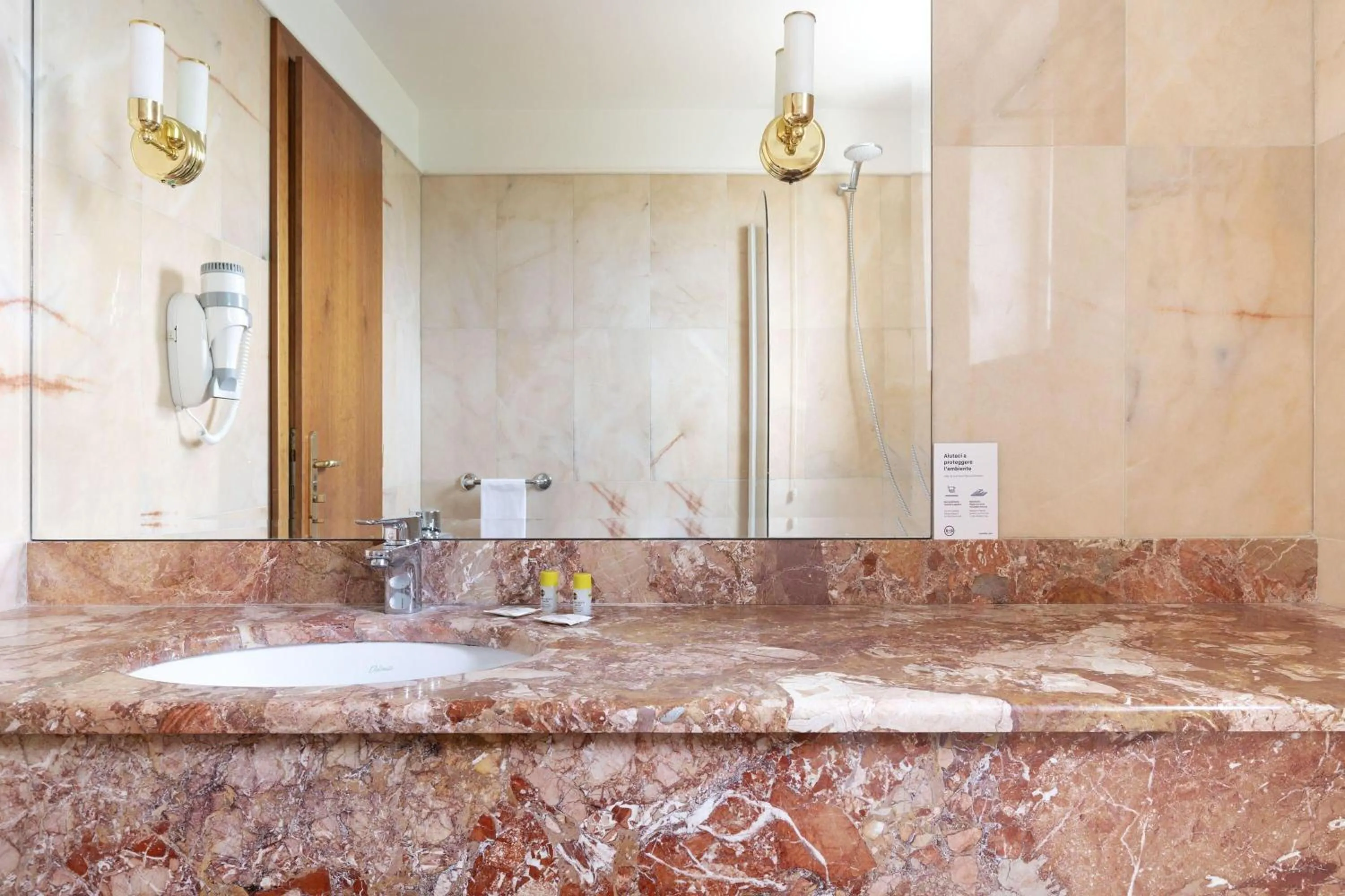 Photo of the whole room in B&B Hotel Affi - Lago di Garda