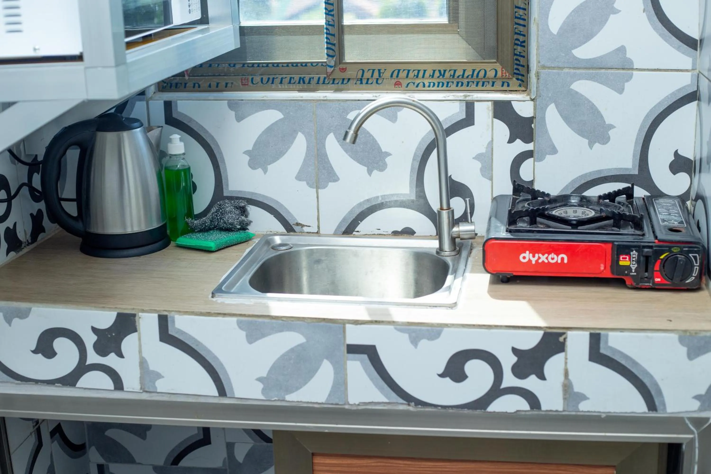 Kitchen or kitchenette in High Level Apartment