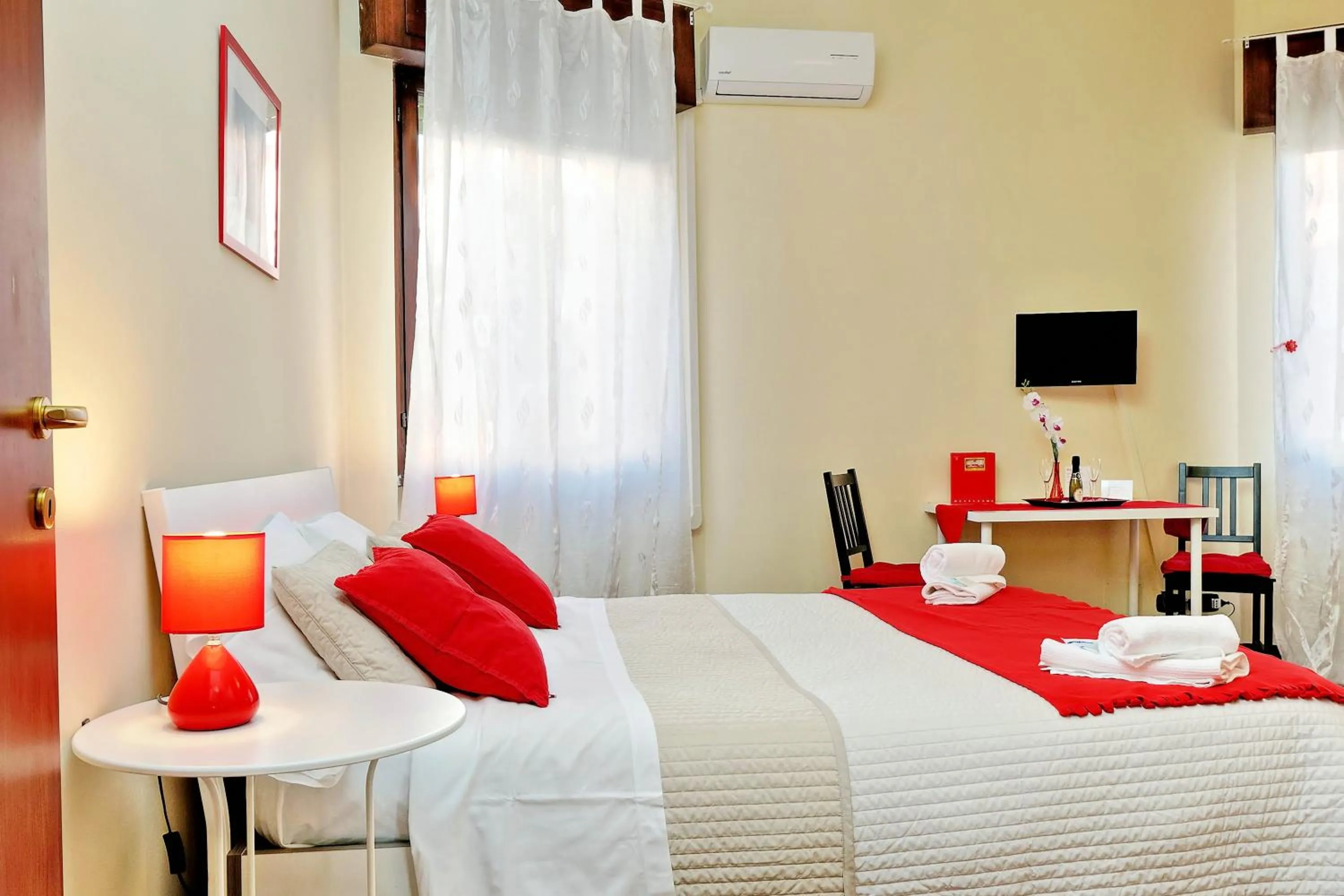 Photo of the whole room in Alloggio Re Di Roma