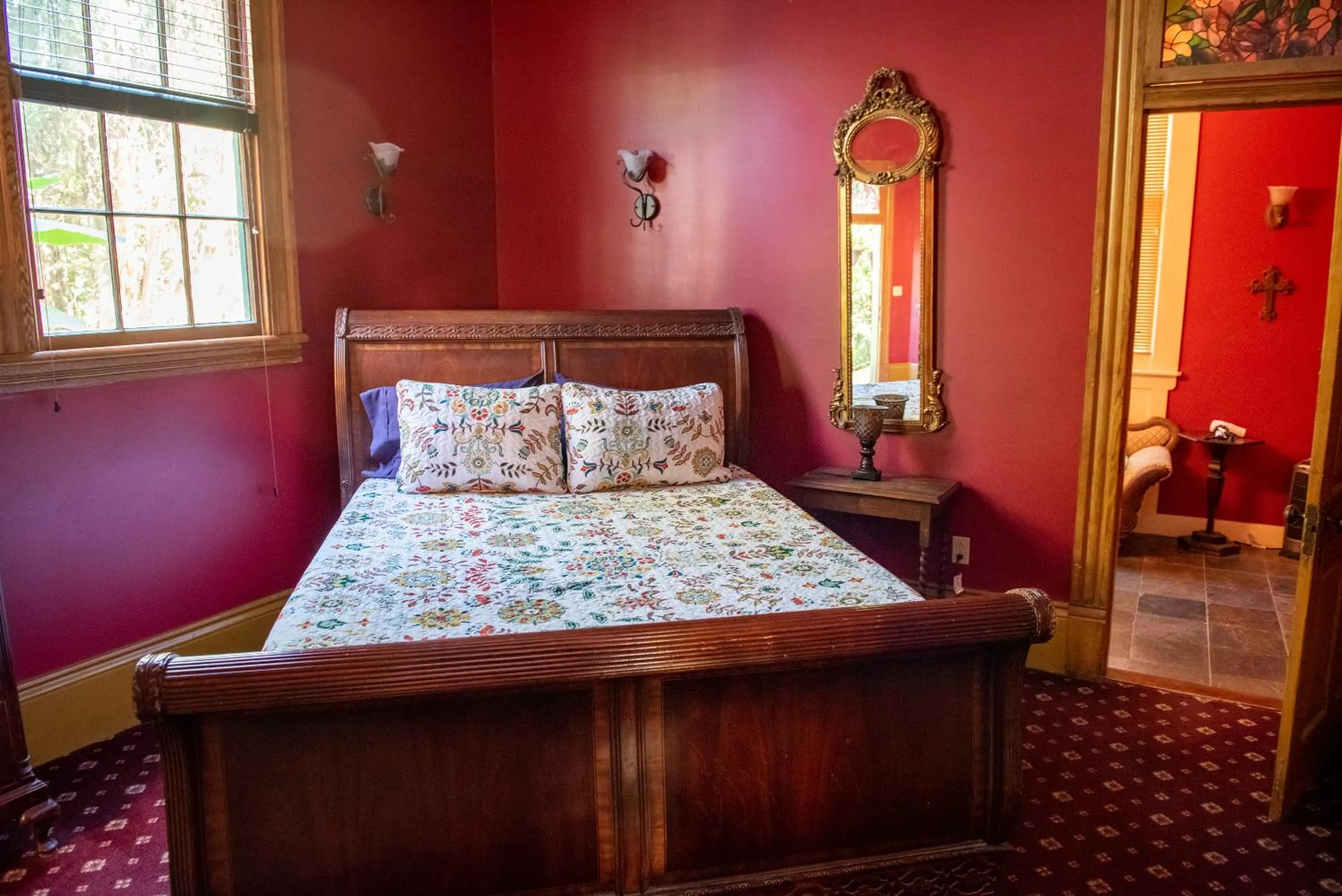 Bed in The Lookout Inn