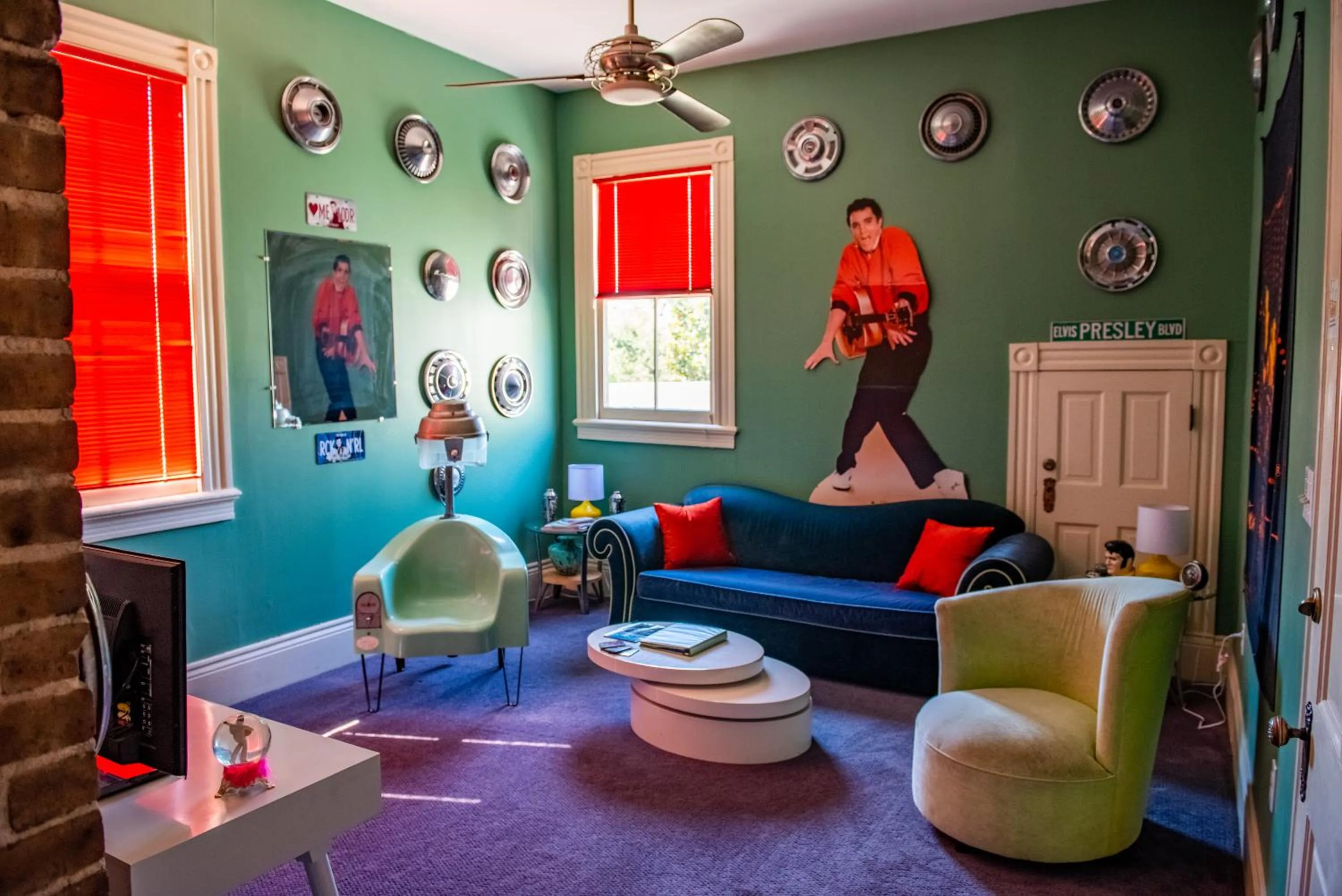 Living room in The Lookout Inn