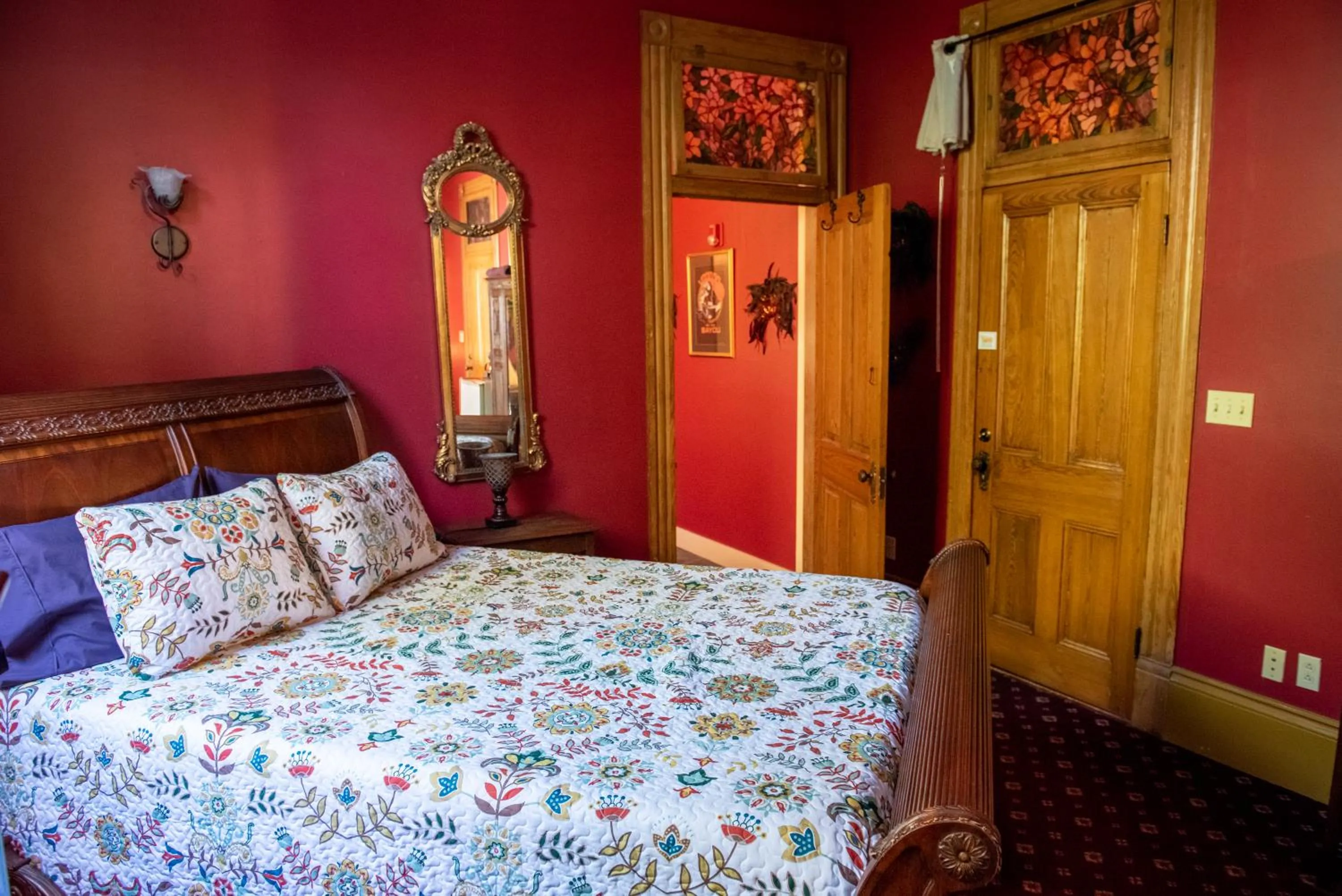 Bed in The Lookout Inn