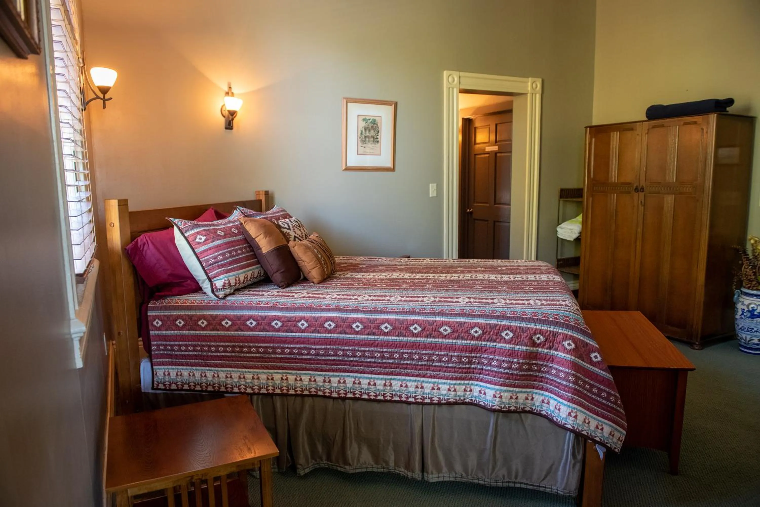 Bed in The Lookout Inn