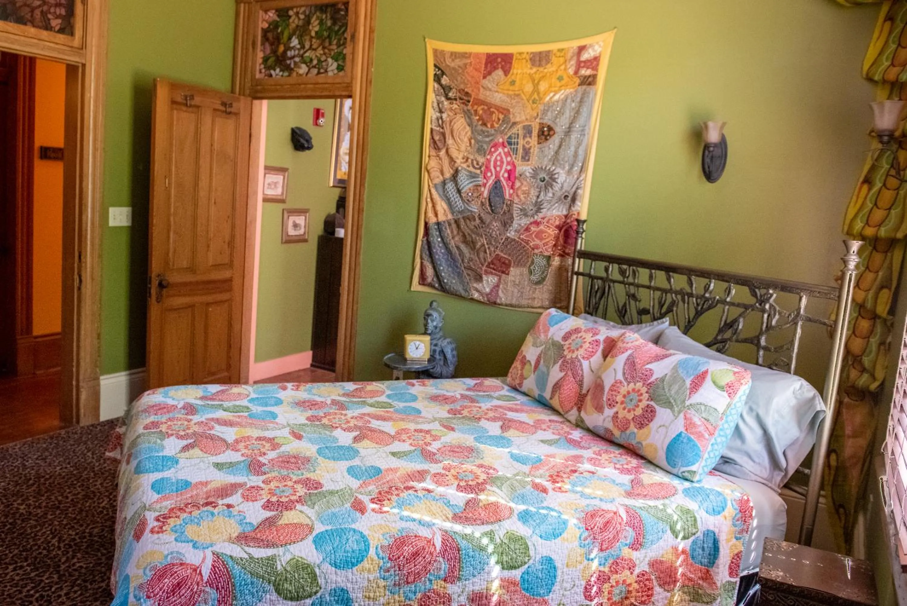 Bed in The Lookout Inn