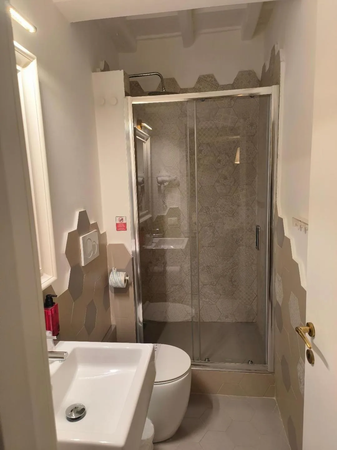 Toilet in Dulcis In Pantheon