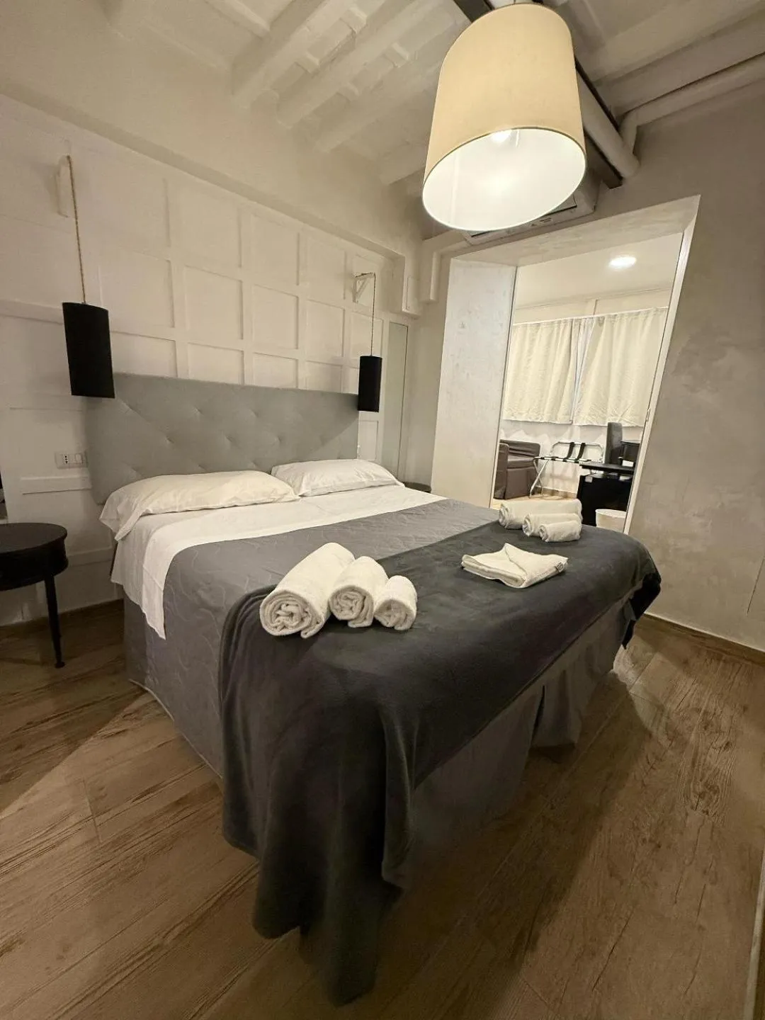 Photo of the whole room, Bed in Dulcis In Pantheon