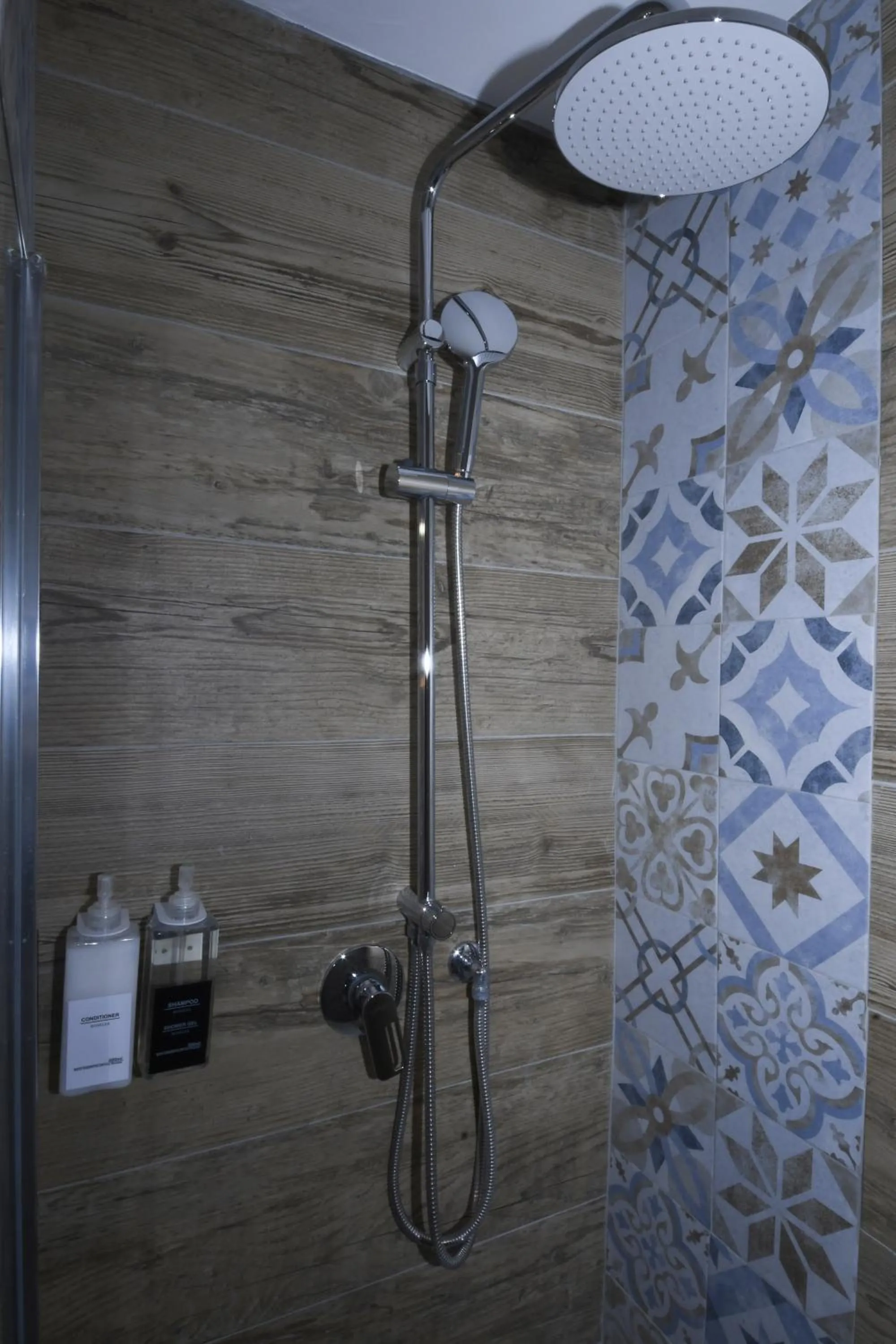 Shower in Dulcis In Pantheon