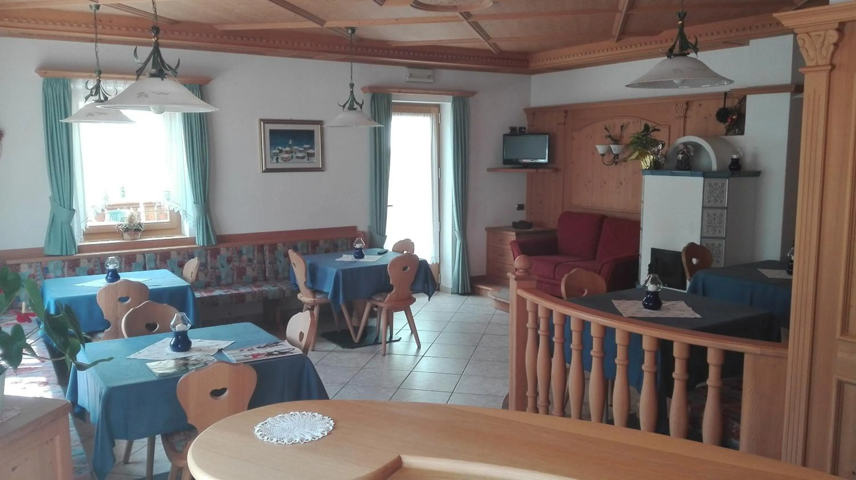 Communal lounge/ TV room in Garnì Astor