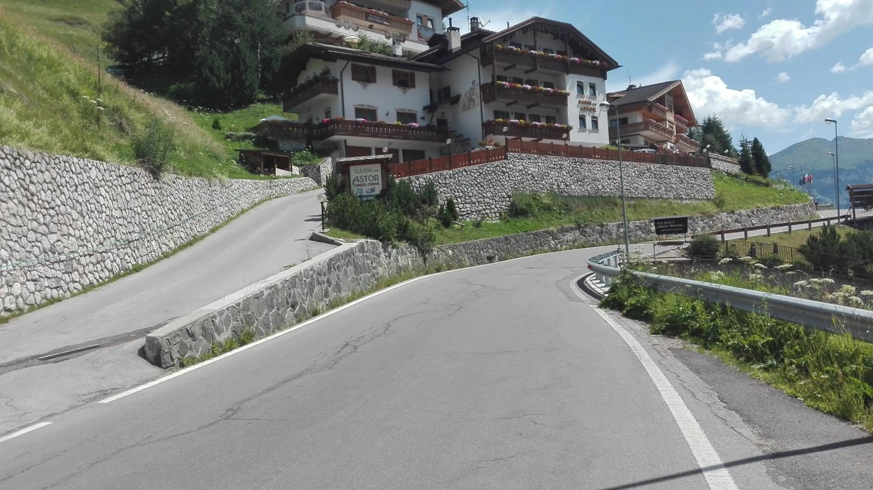 Facade/entrance in Garnì Astor