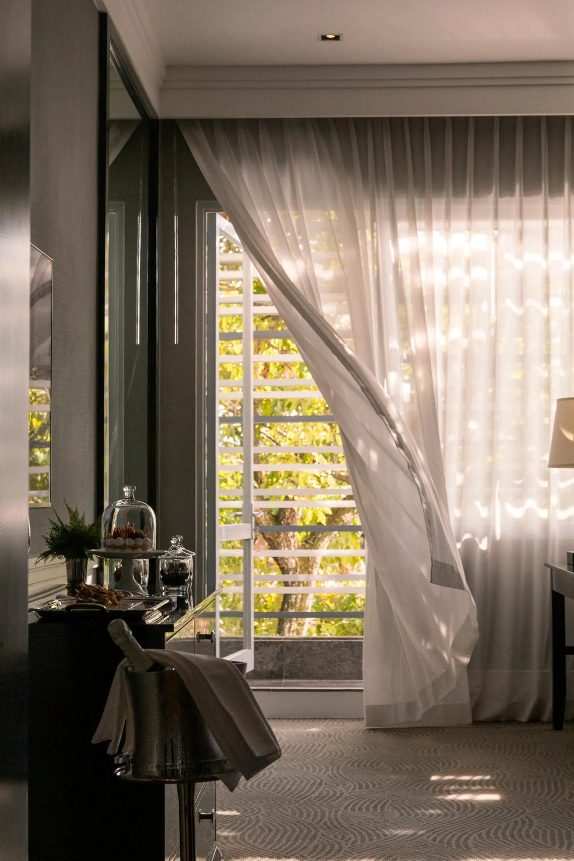 View (from property/room), Bed in Hotel Cayena Caracas a LHW