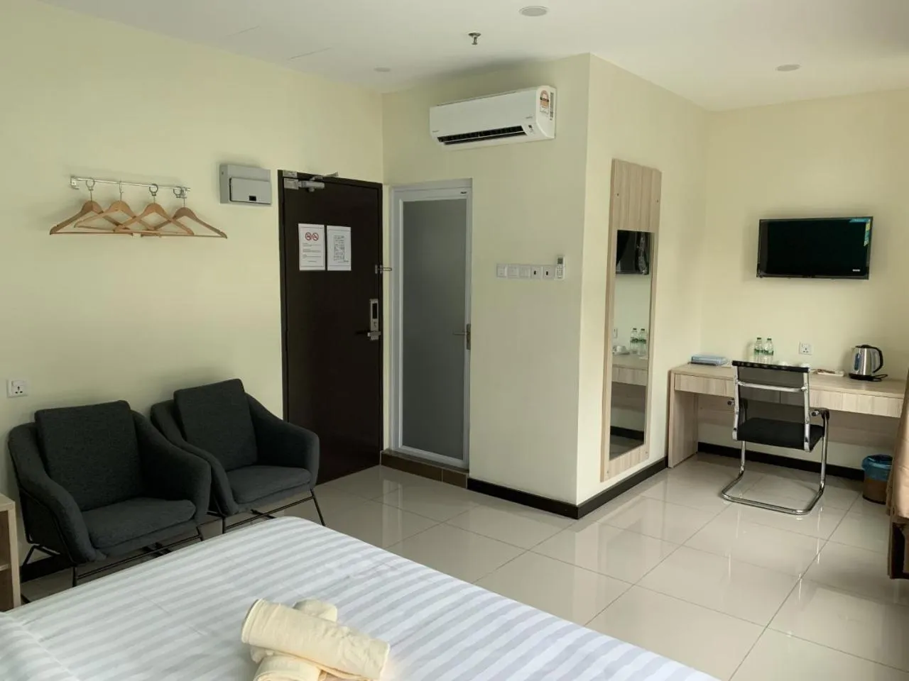 TV and multimedia in M Quality Hotel