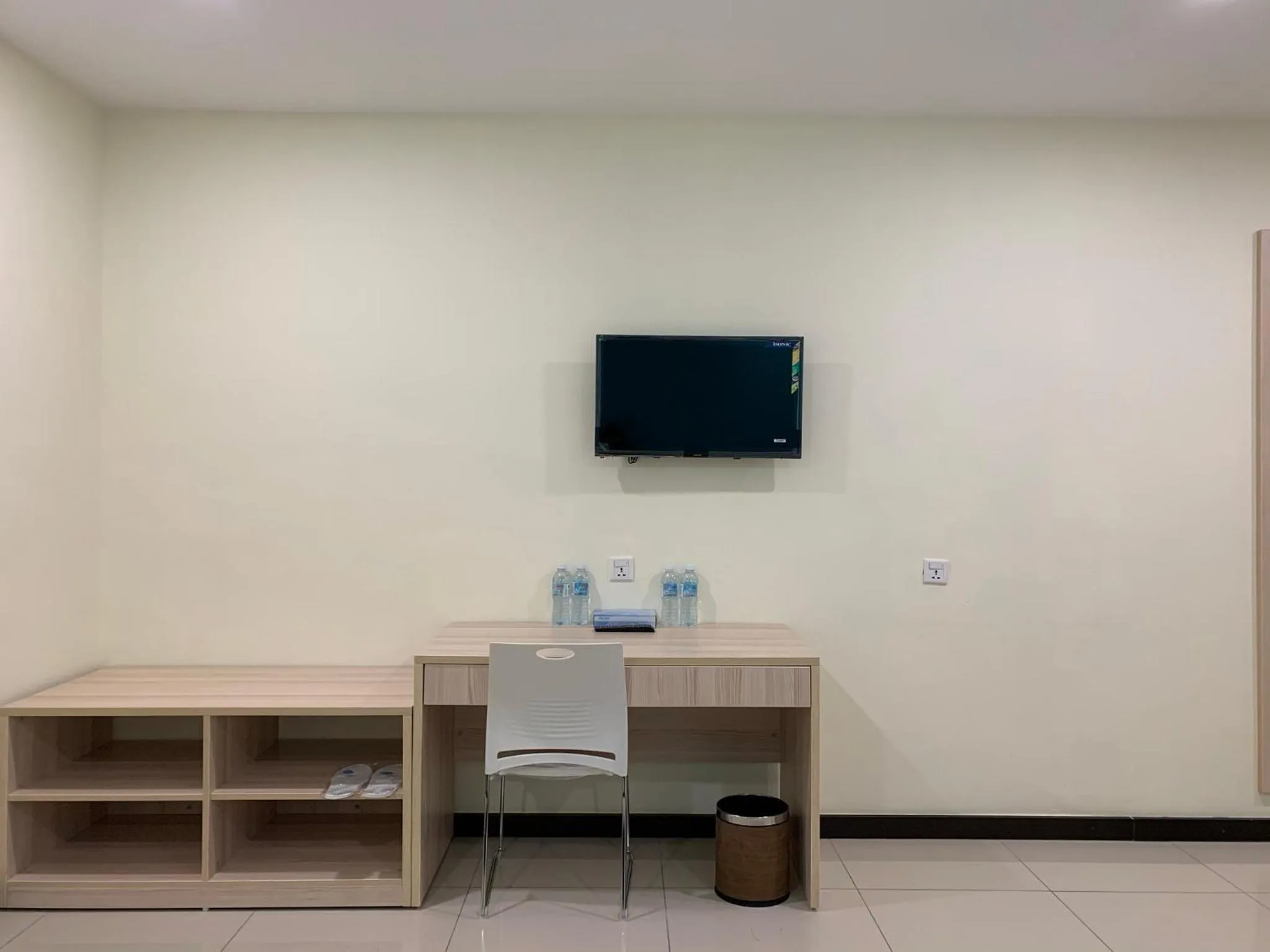 Bedroom in M Quality Hotel