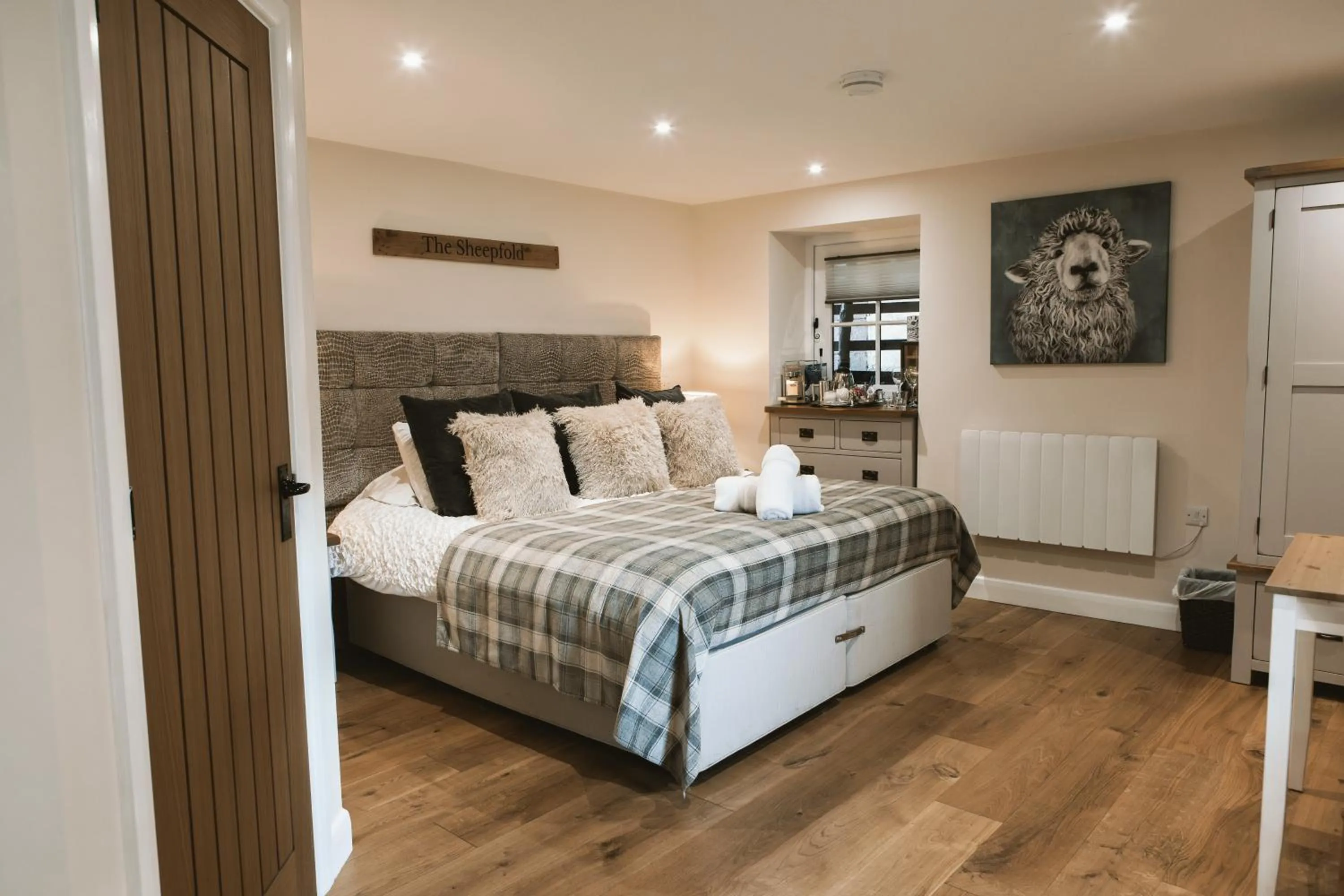 Photo of the whole room, Bed in Highside Farm