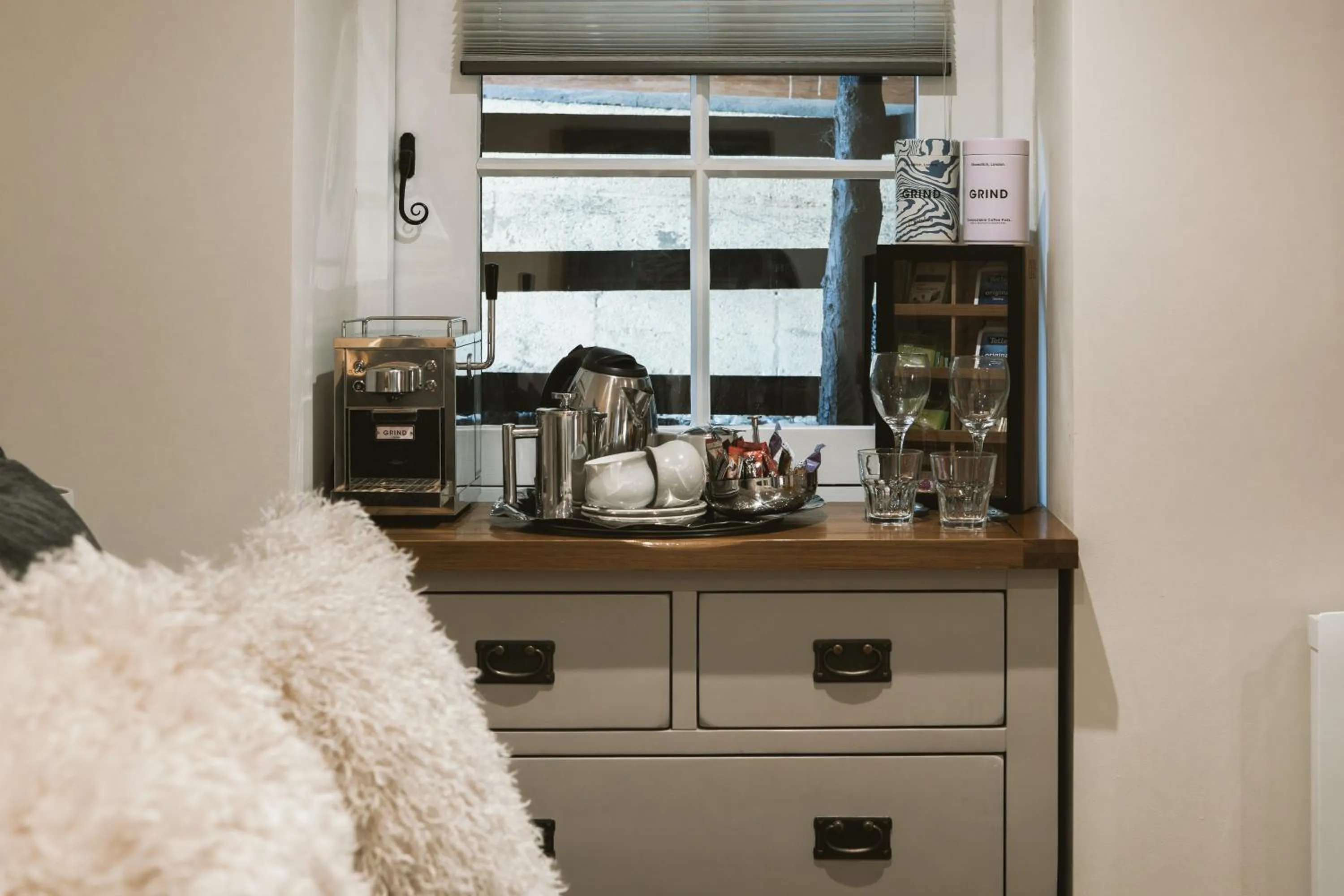 Coffee/tea facilities in Highside Farm