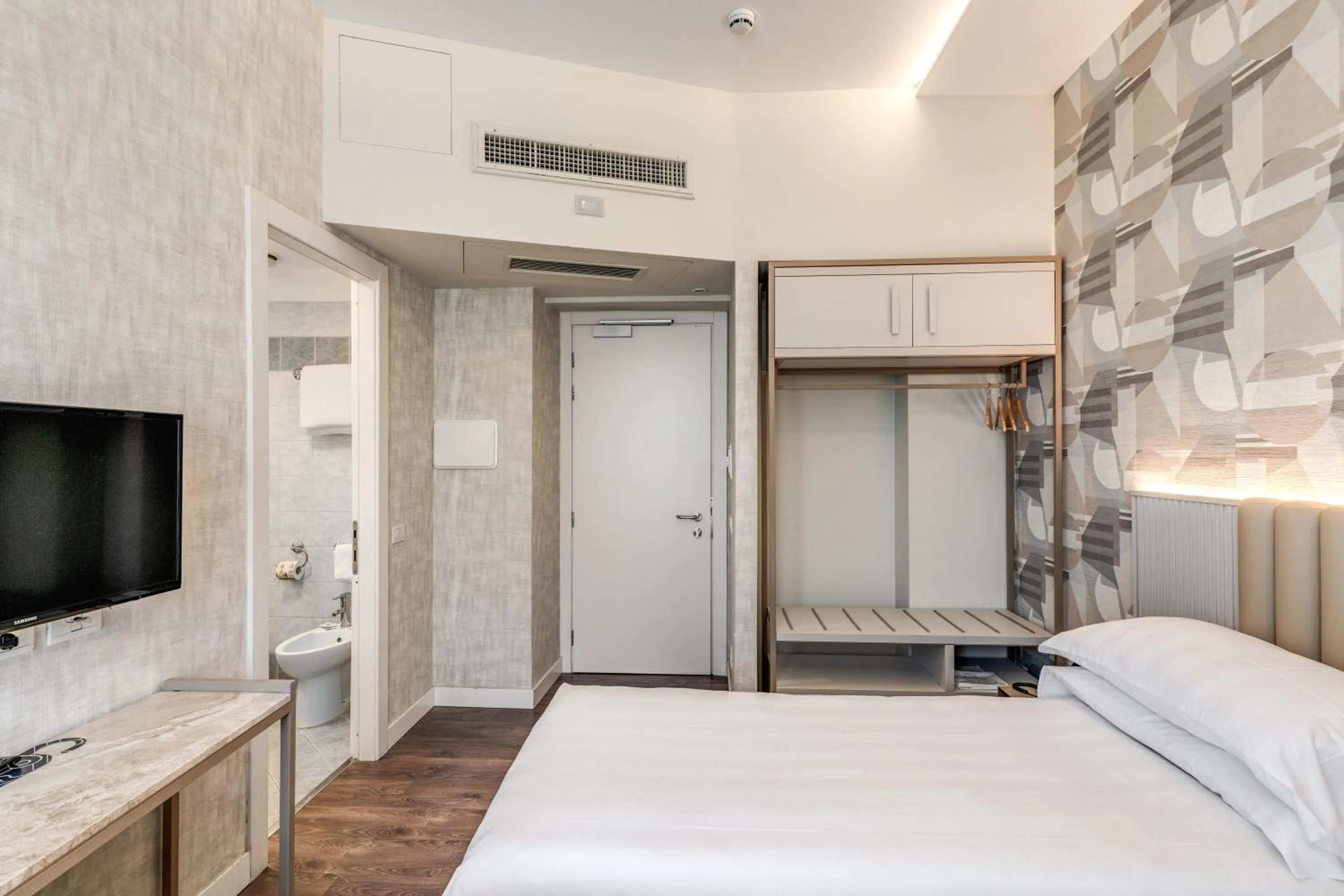 Bedroom, Bed in Hotel Isola Sacra Rome Airport