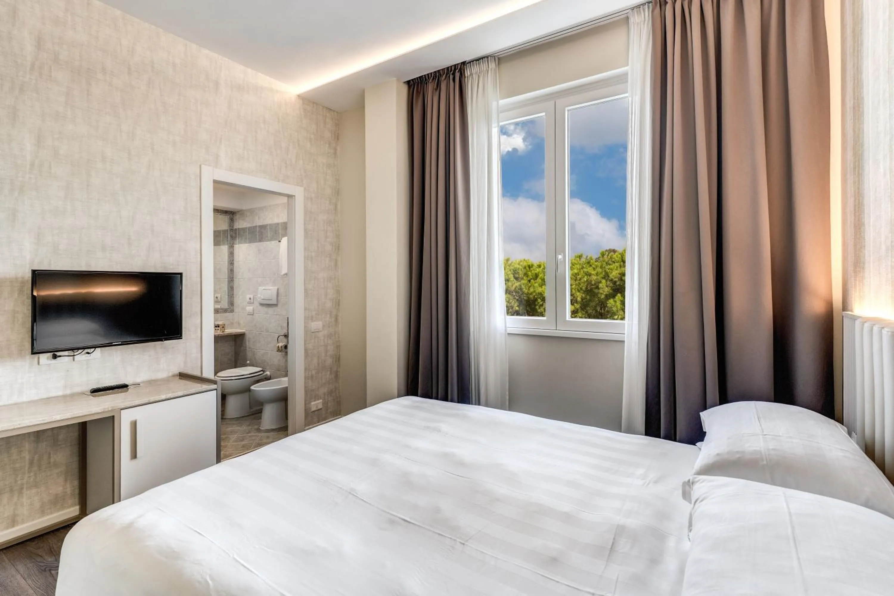 Bedroom, Bed in Hotel Isola Sacra Rome Airport