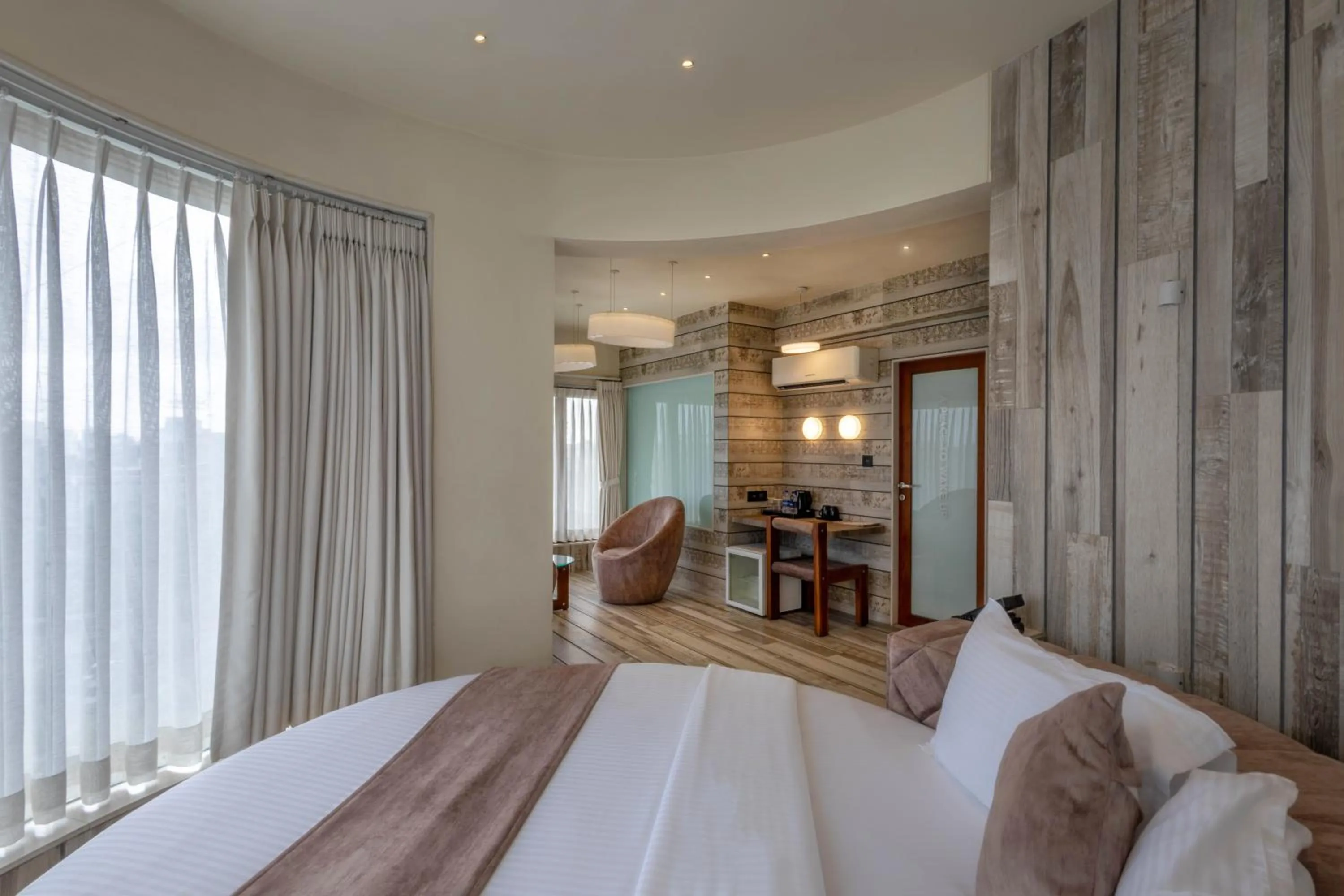 Seating area, Bed in De Glance Hotel, Near Surat Railway Station