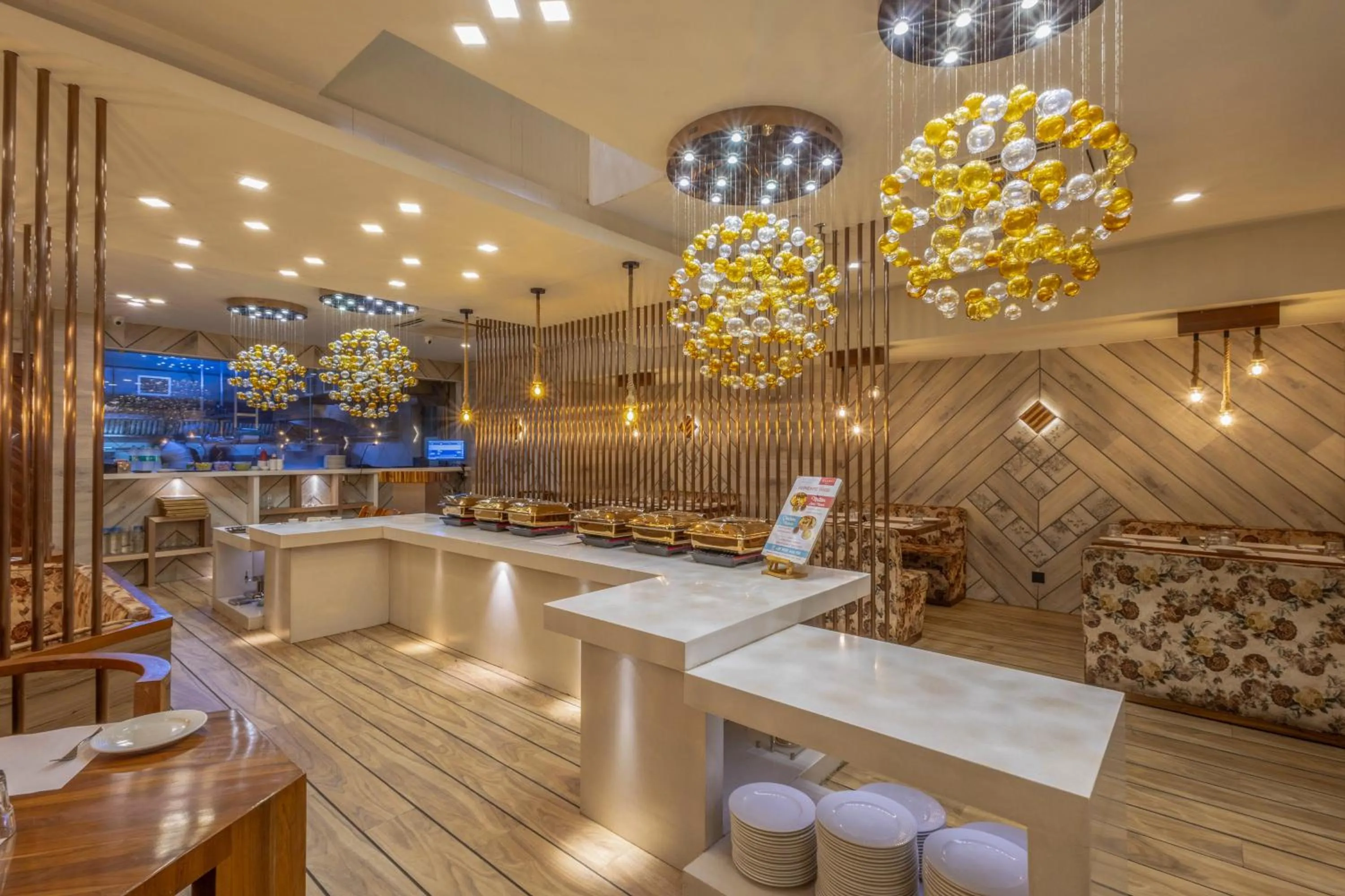 Restaurant/places to eat in De Glance Hotel, Near Surat Railway Station