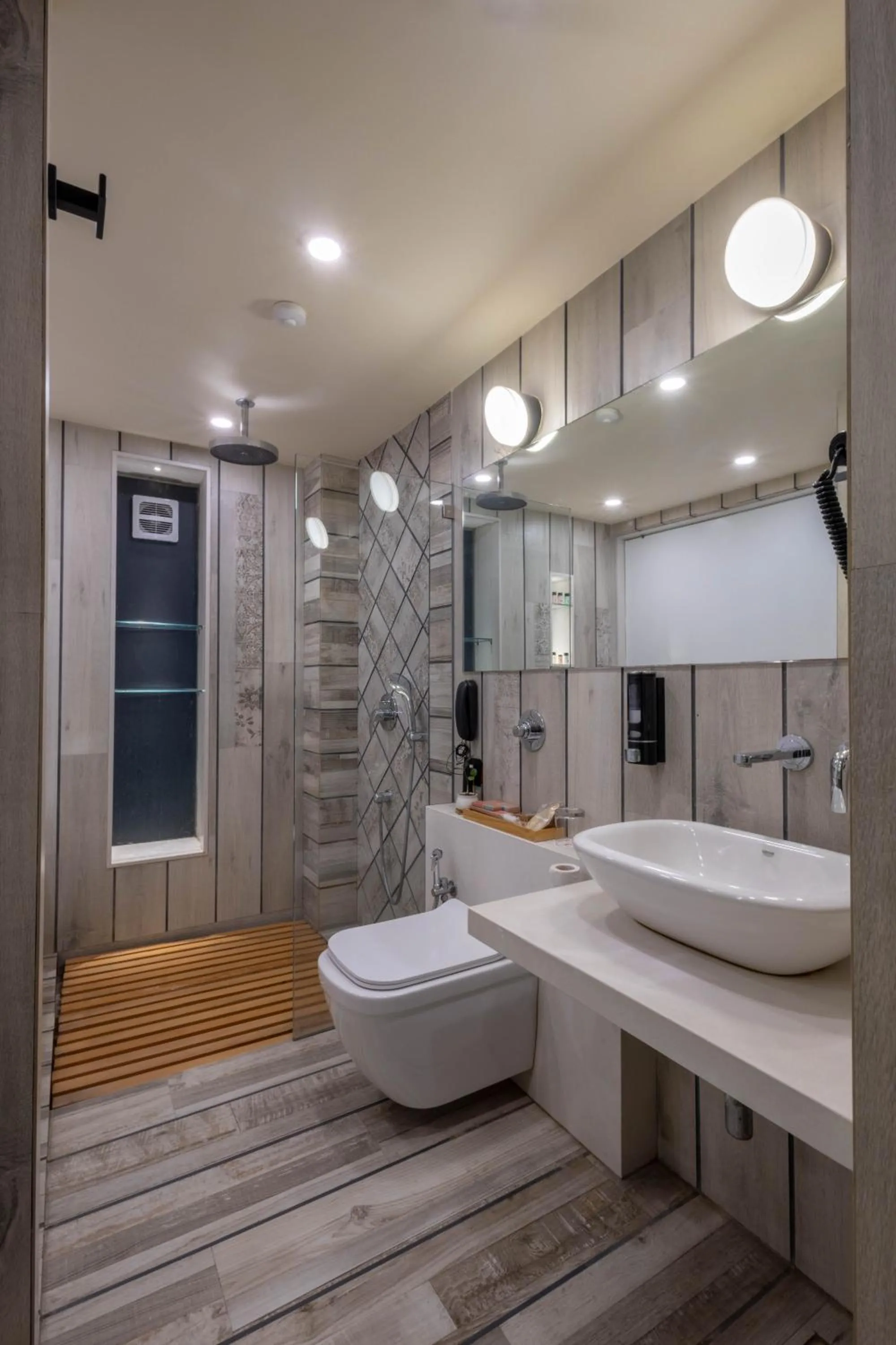 Shower in De Glance Hotel, Near Surat Railway Station