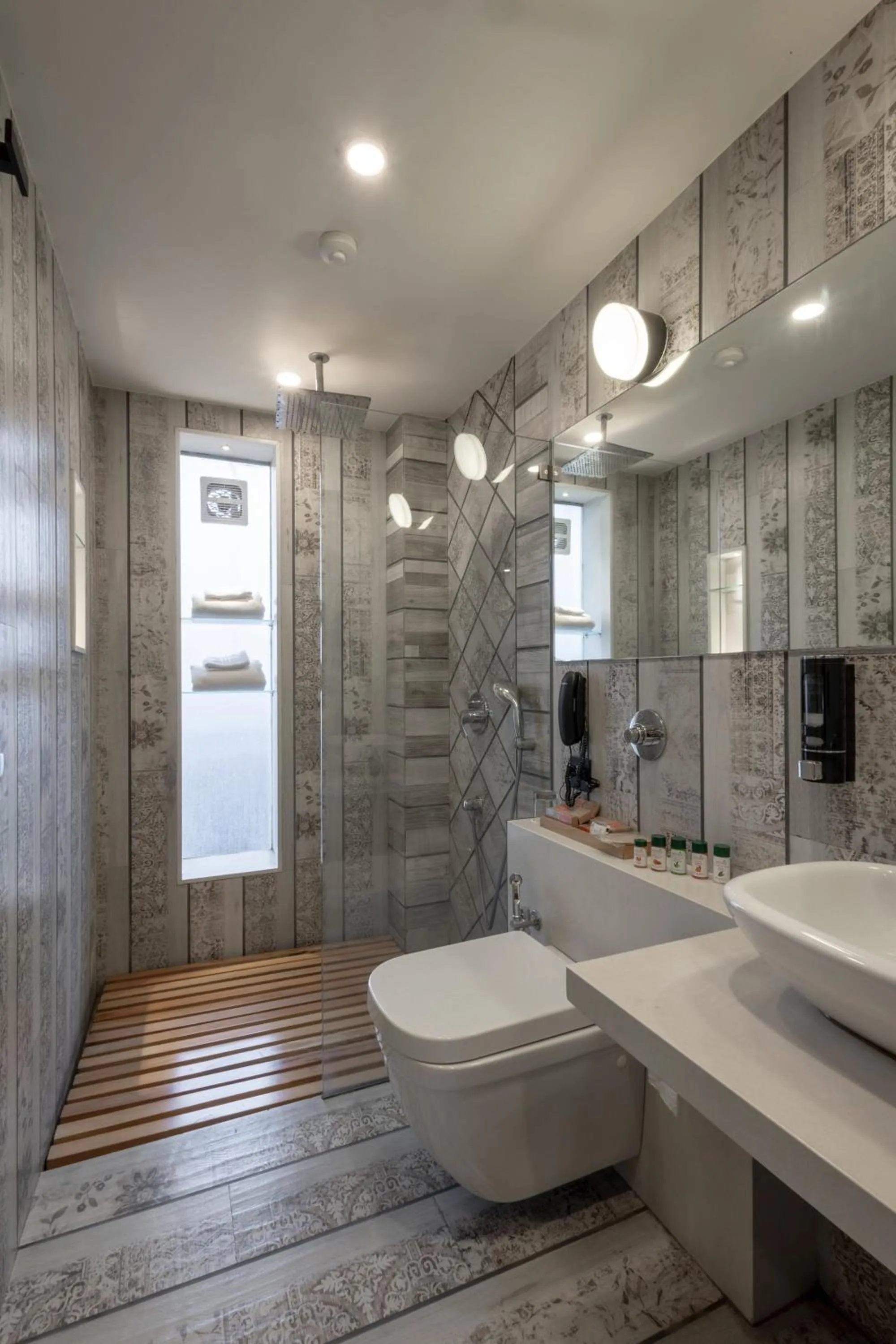 Shower in De Glance Hotel, Near Surat Railway Station