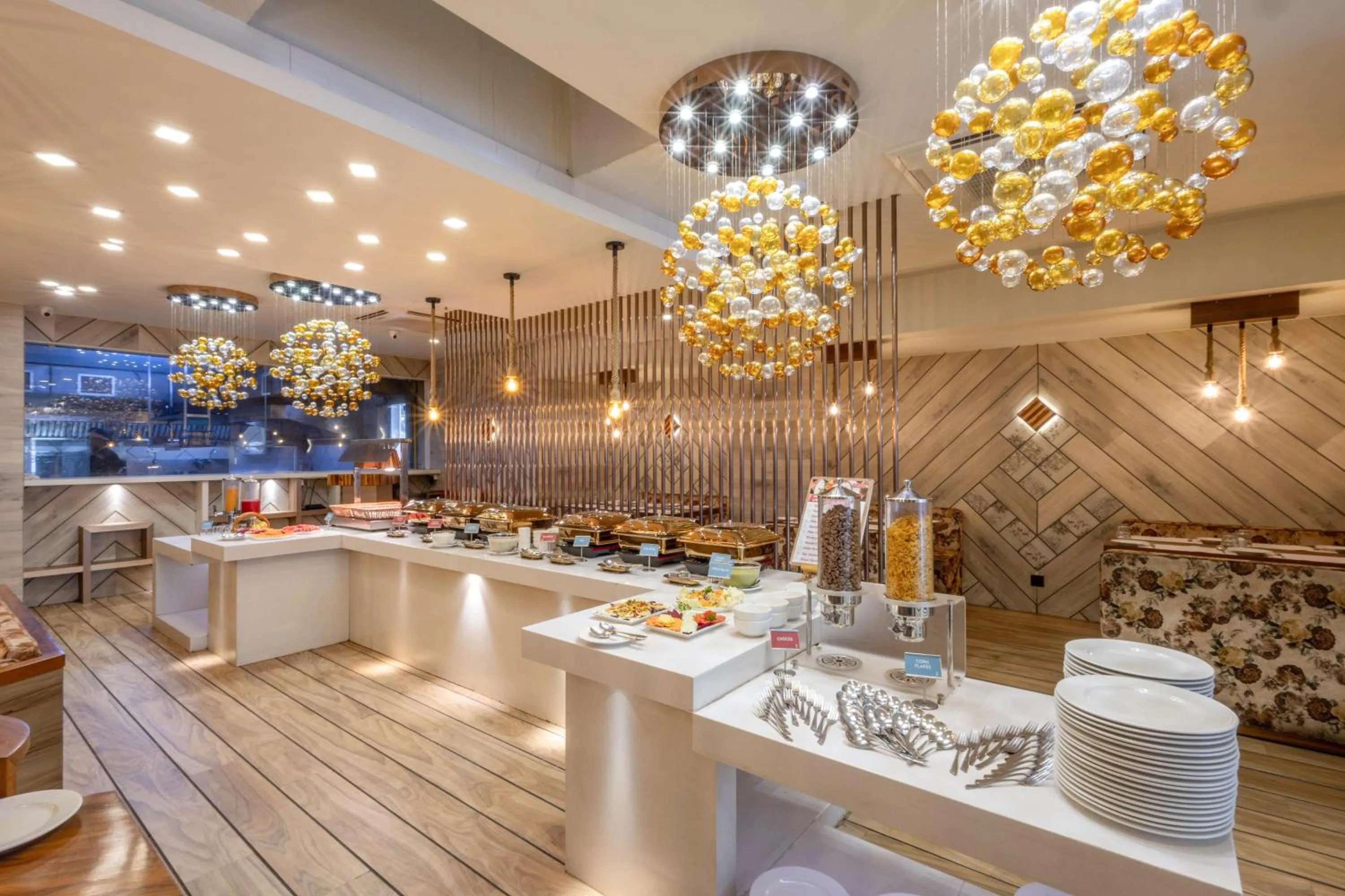 Restaurant/places to eat in De Glance Hotel, Near Surat Railway Station