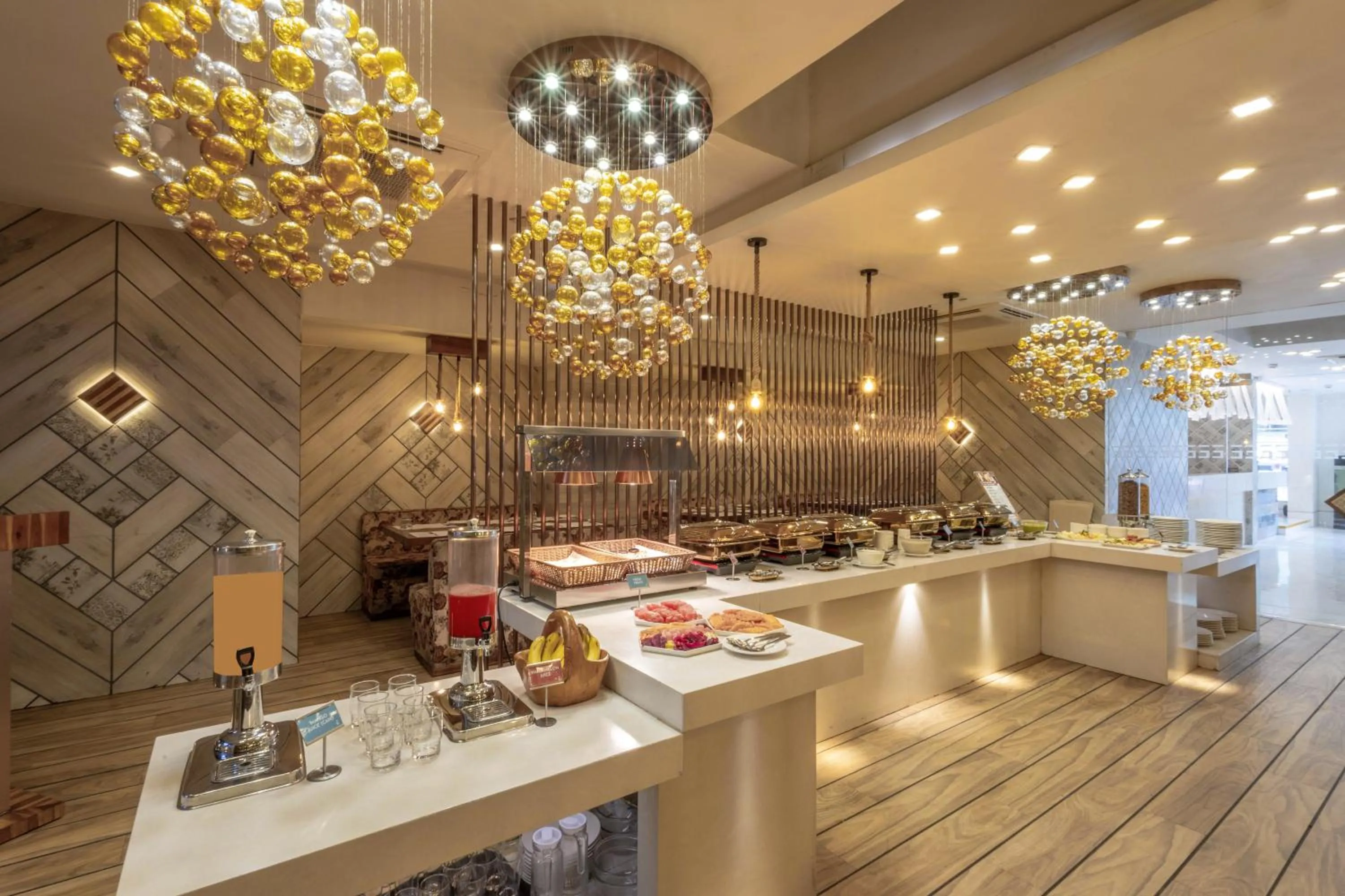 Food in De Glance Hotel, Near Surat Railway Station