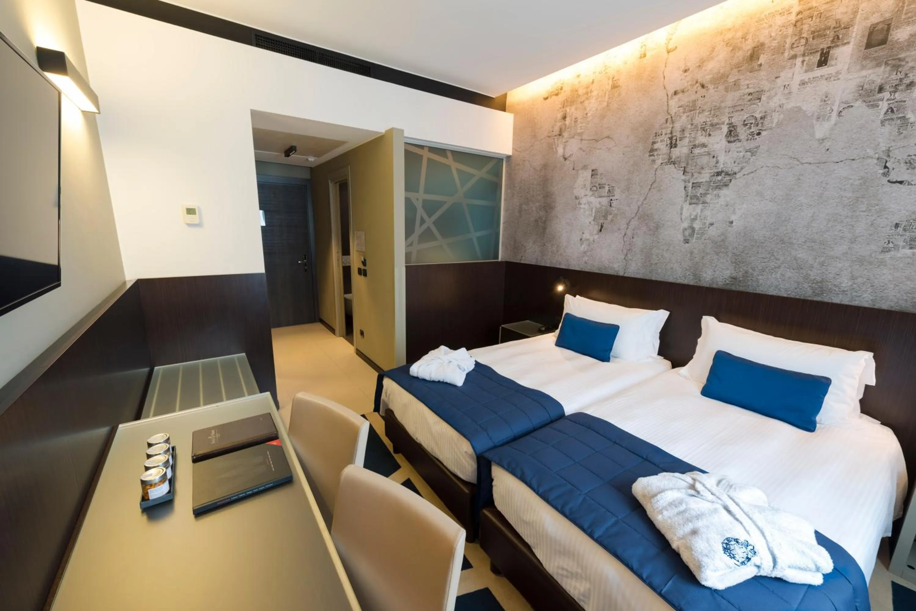 Coffee/tea facilities, Bed in Hotel Manin