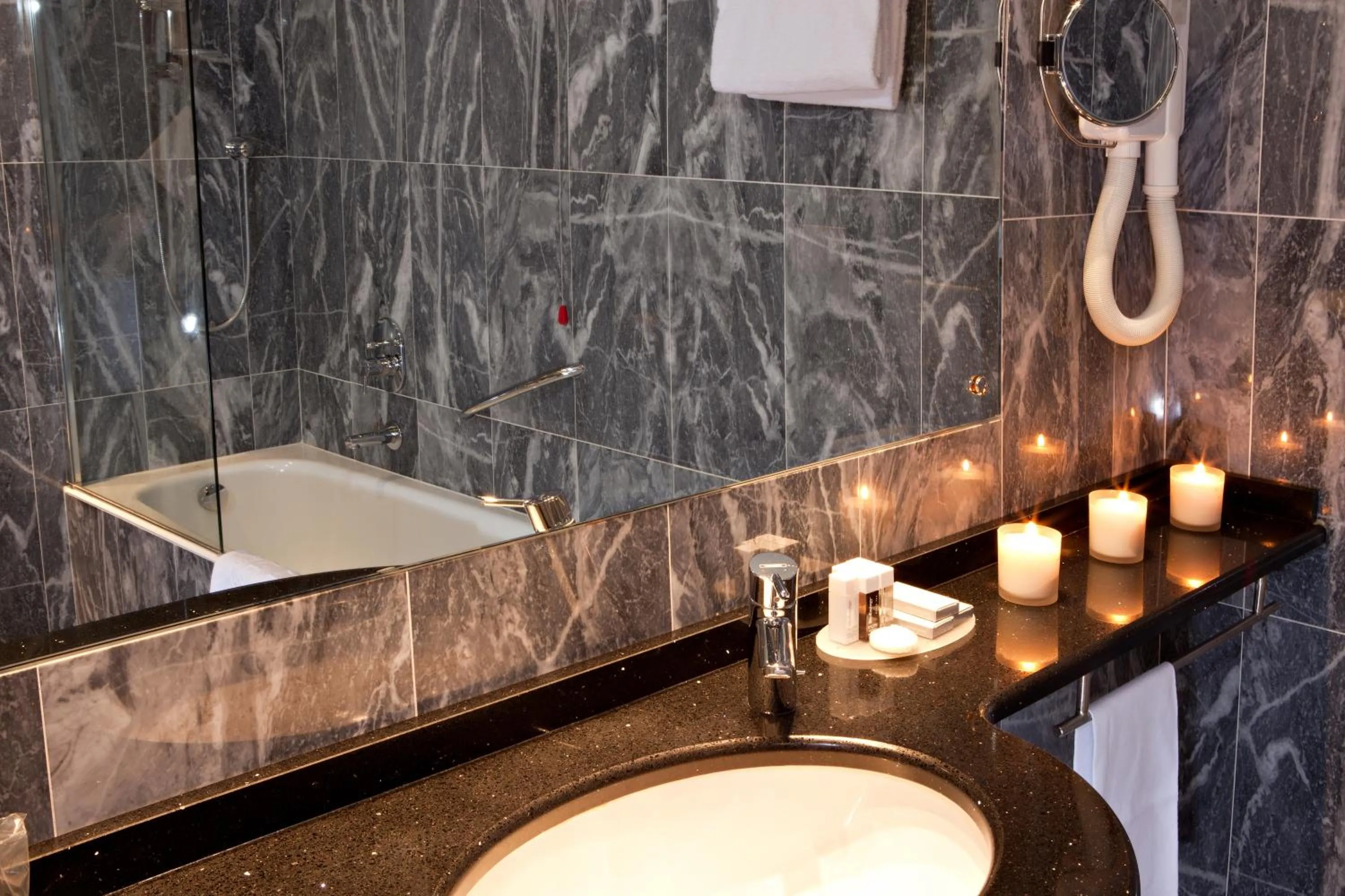 Shower in Hotel Manin