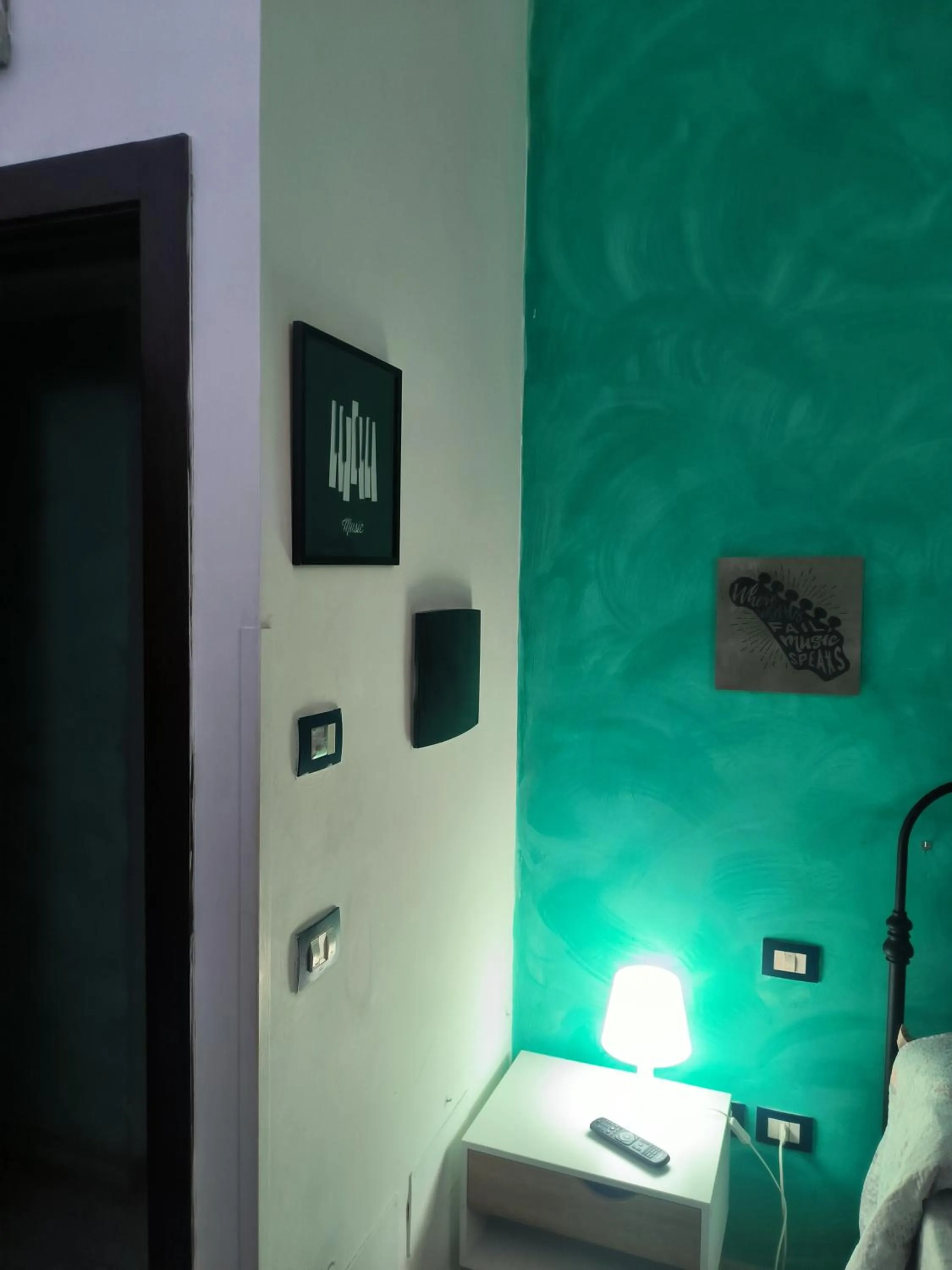 Decorative detail in B&B Rainbow