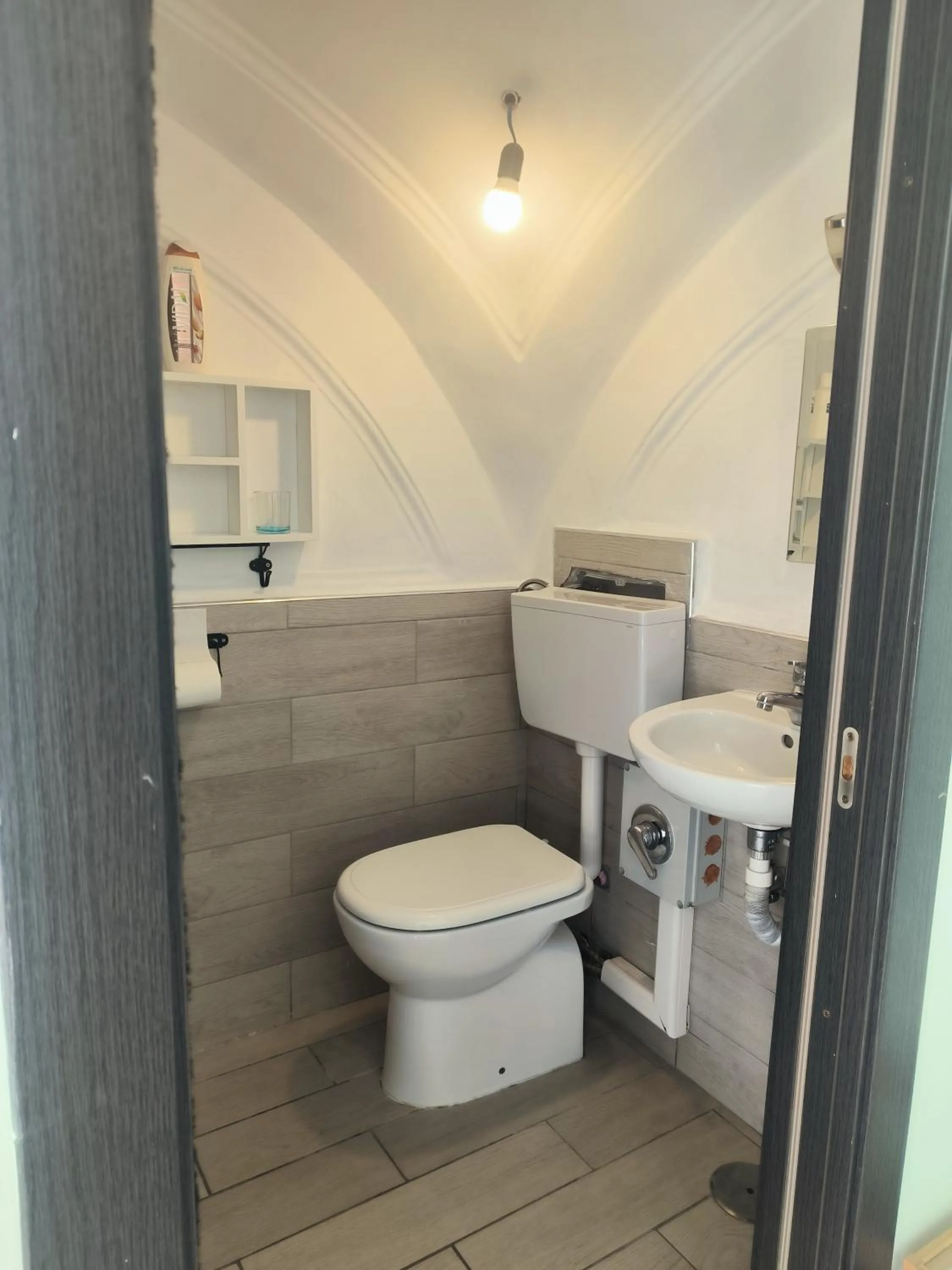 Toilet in B&B Rainbow