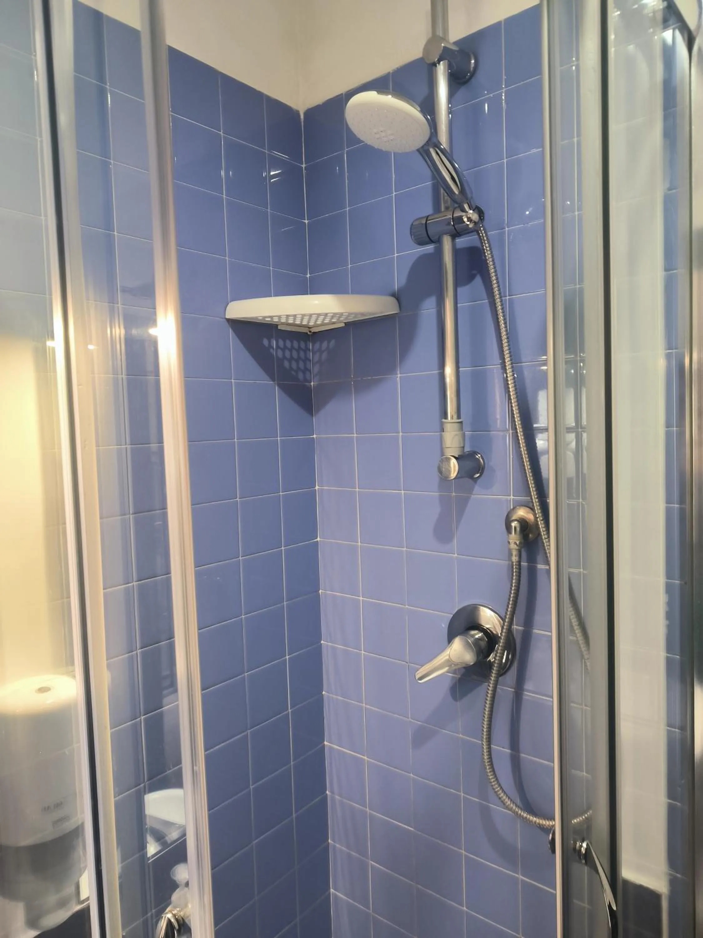 Shower in B&B Rainbow