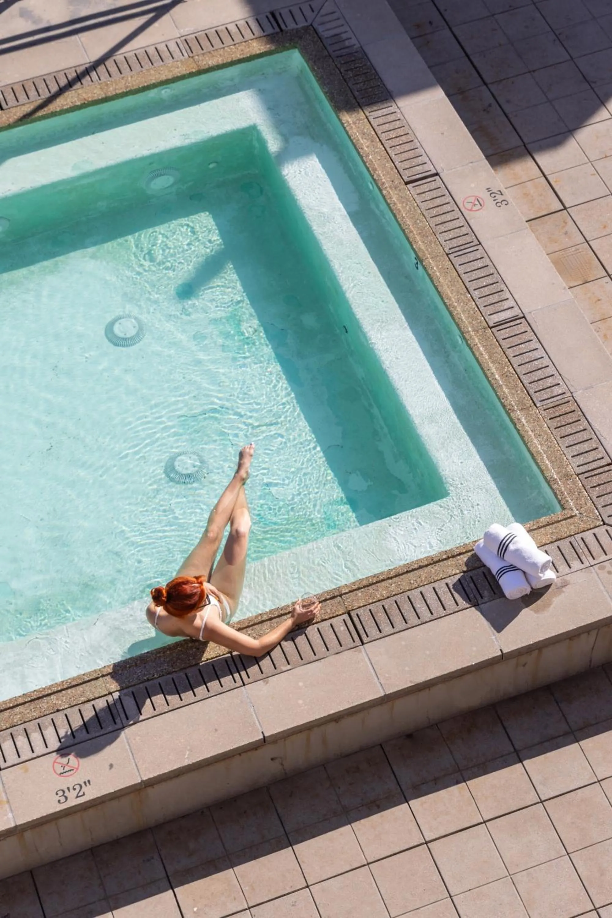 Swimming pool in STILE Downtown Los Angeles By Kasa