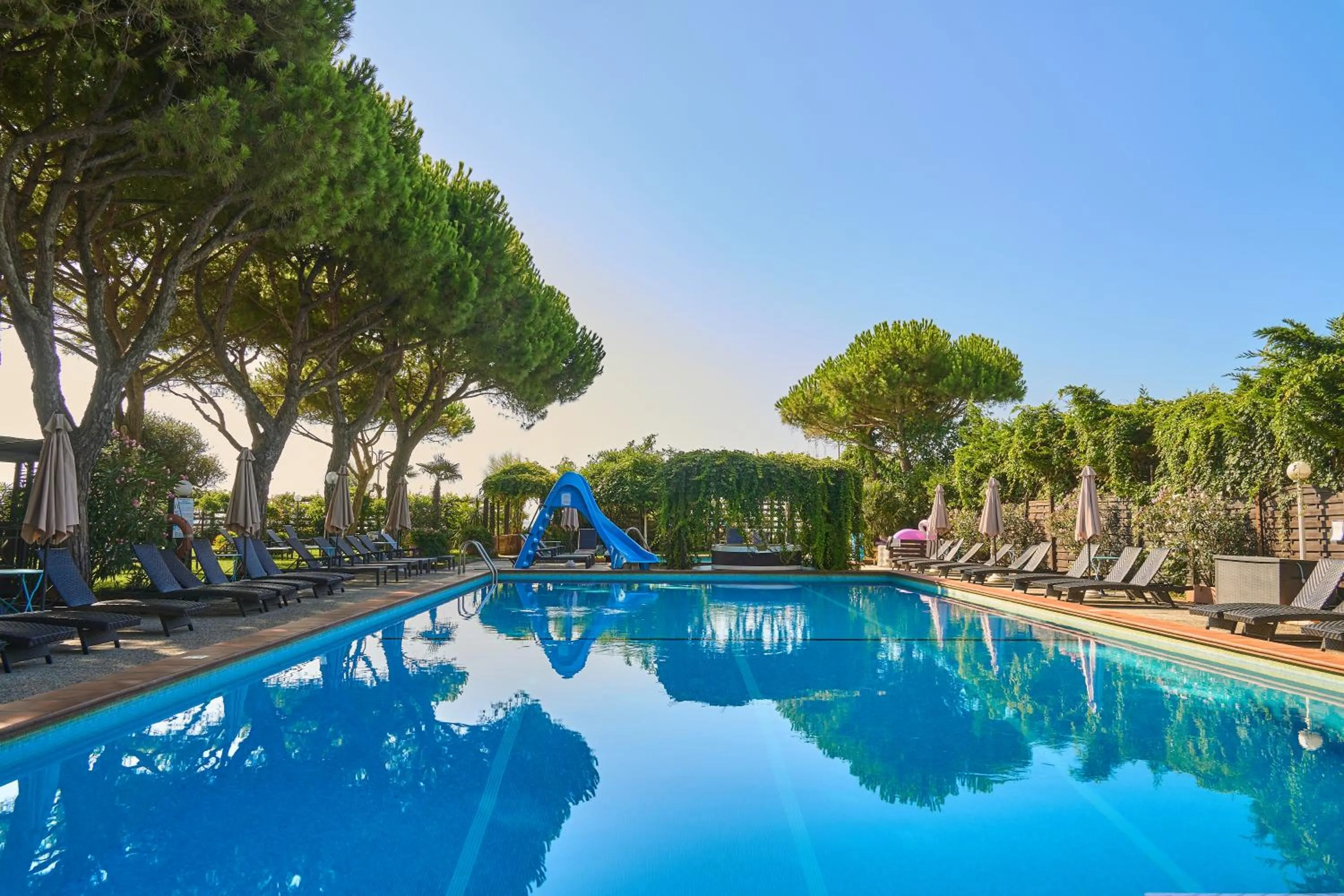 Pool view in Hotel Viña del Mar Pineta