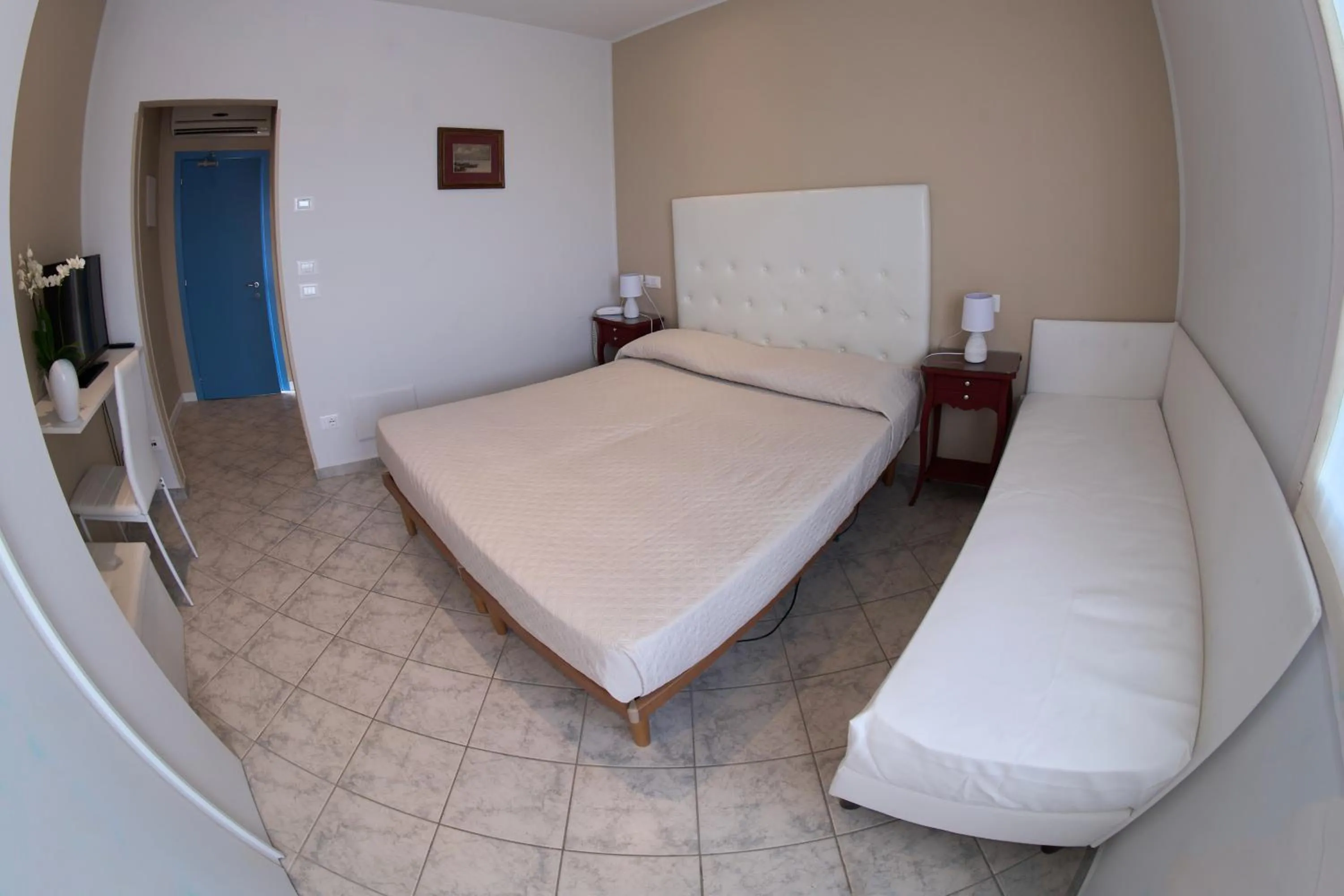 Photo of the whole room, Bed in Hotel Viña del Mar Pineta