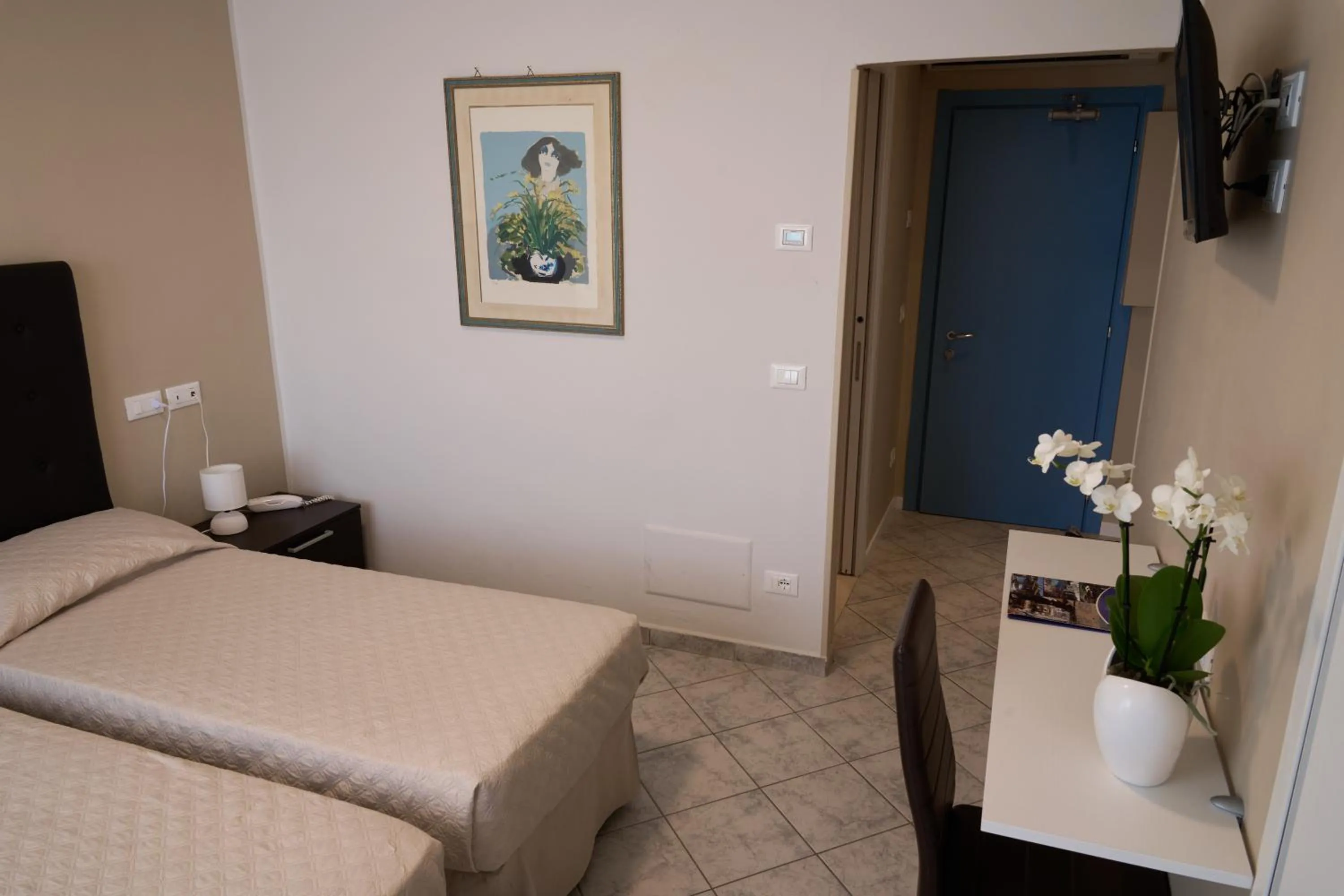 Photo of the whole room, Bed in Hotel Viña del Mar Pineta