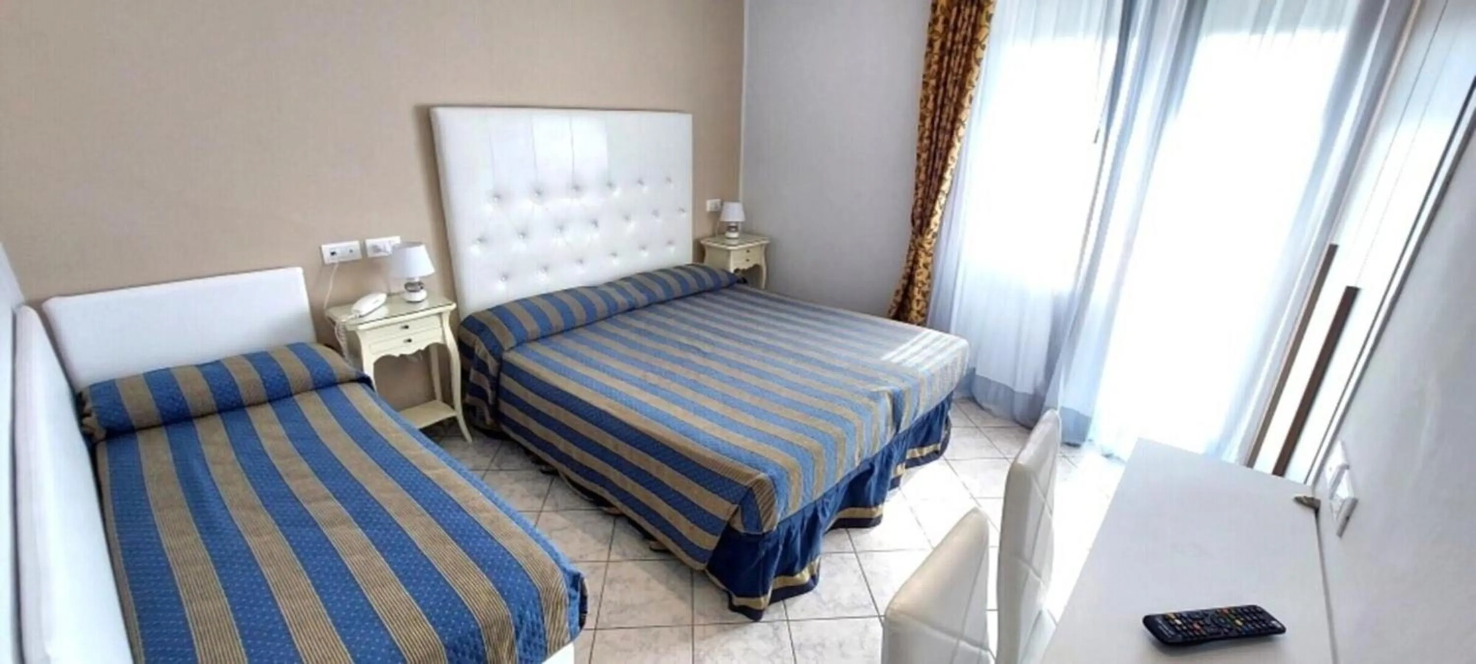 Double or Twin Room with Side Sea View in Hotel Viña del Mar Pineta