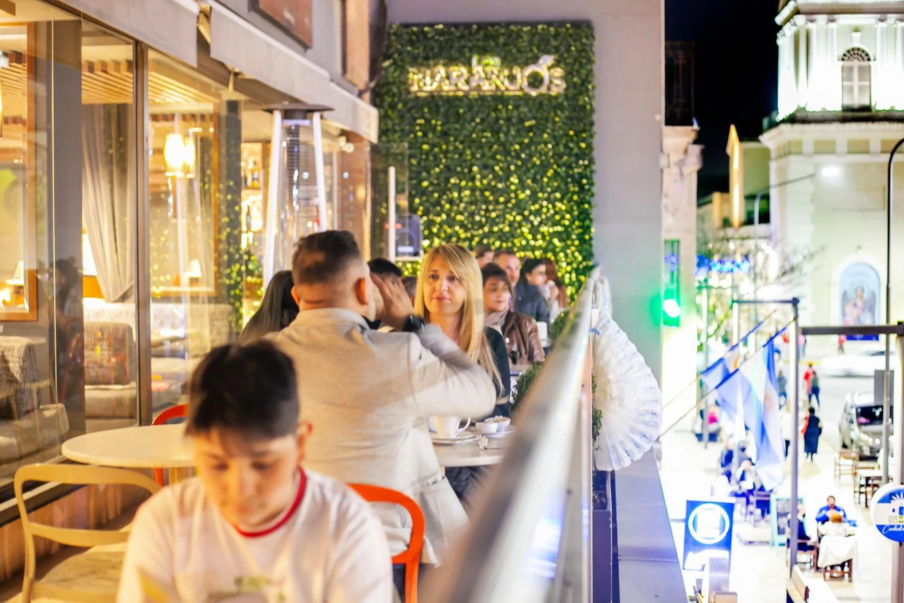 Lounge or bar in Ramada Plaza by Wyndham Tucuman