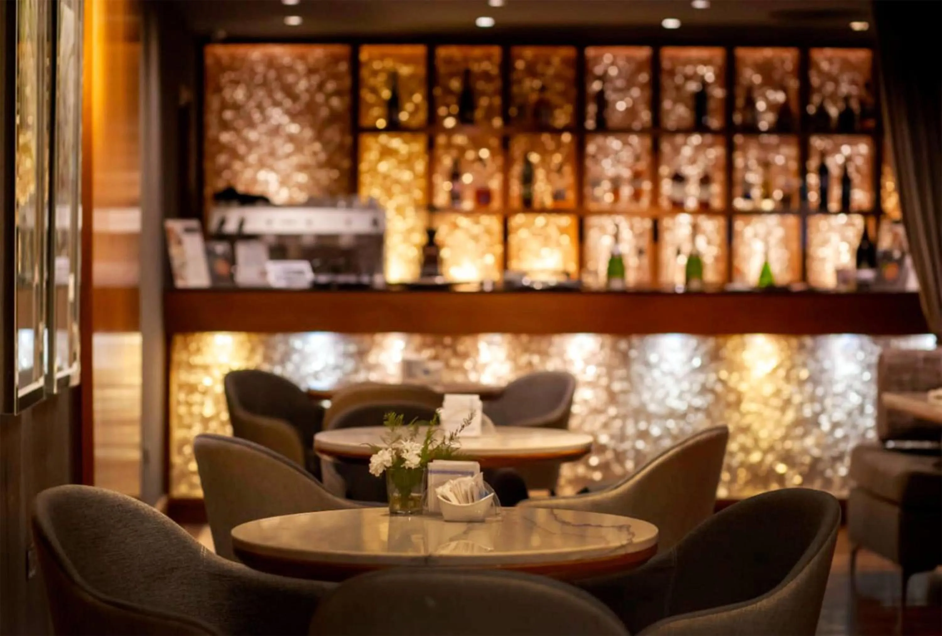 Lounge or bar in Ramada Plaza by Wyndham Tucuman