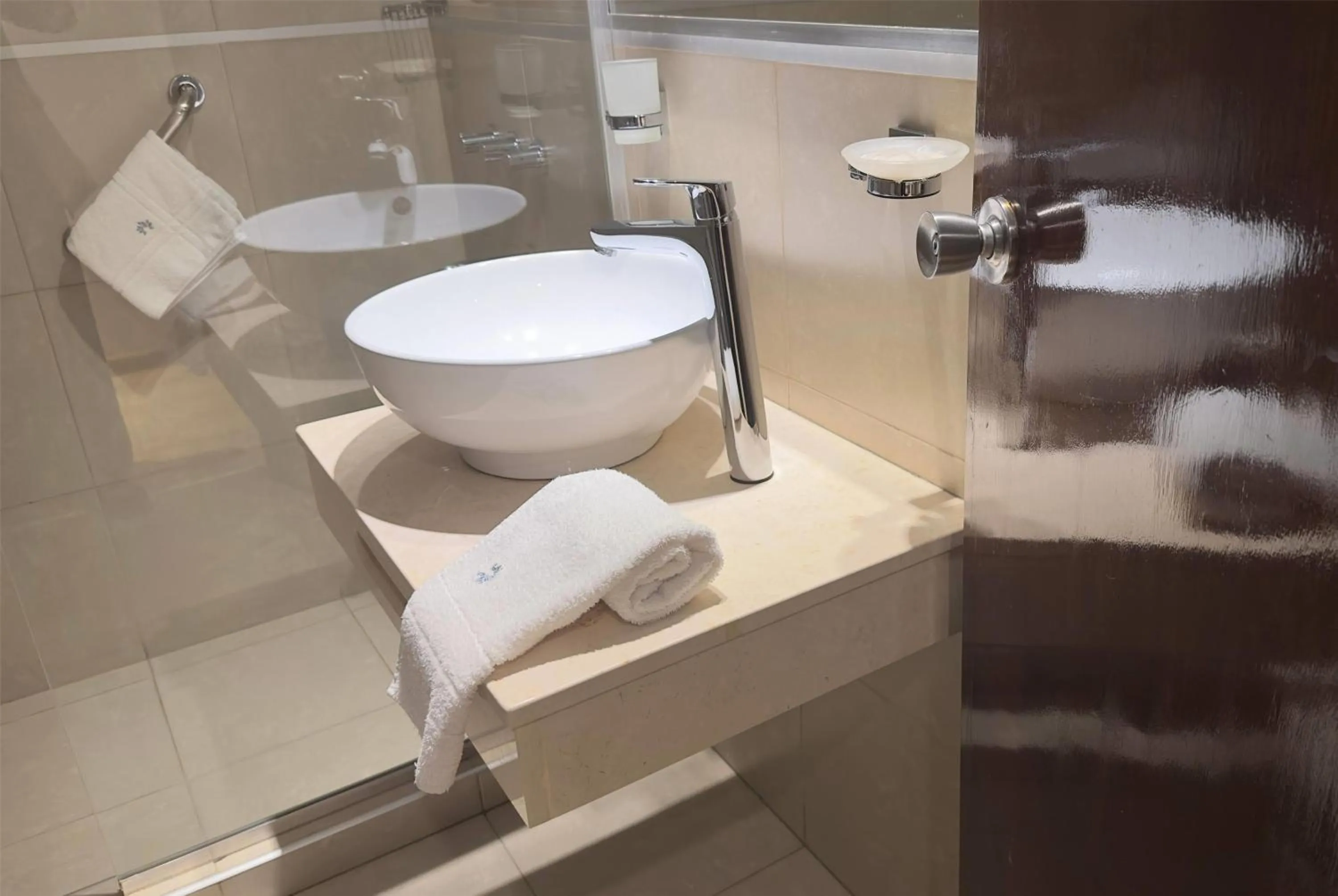 Bathroom in Ramada Plaza by Wyndham Tucuman