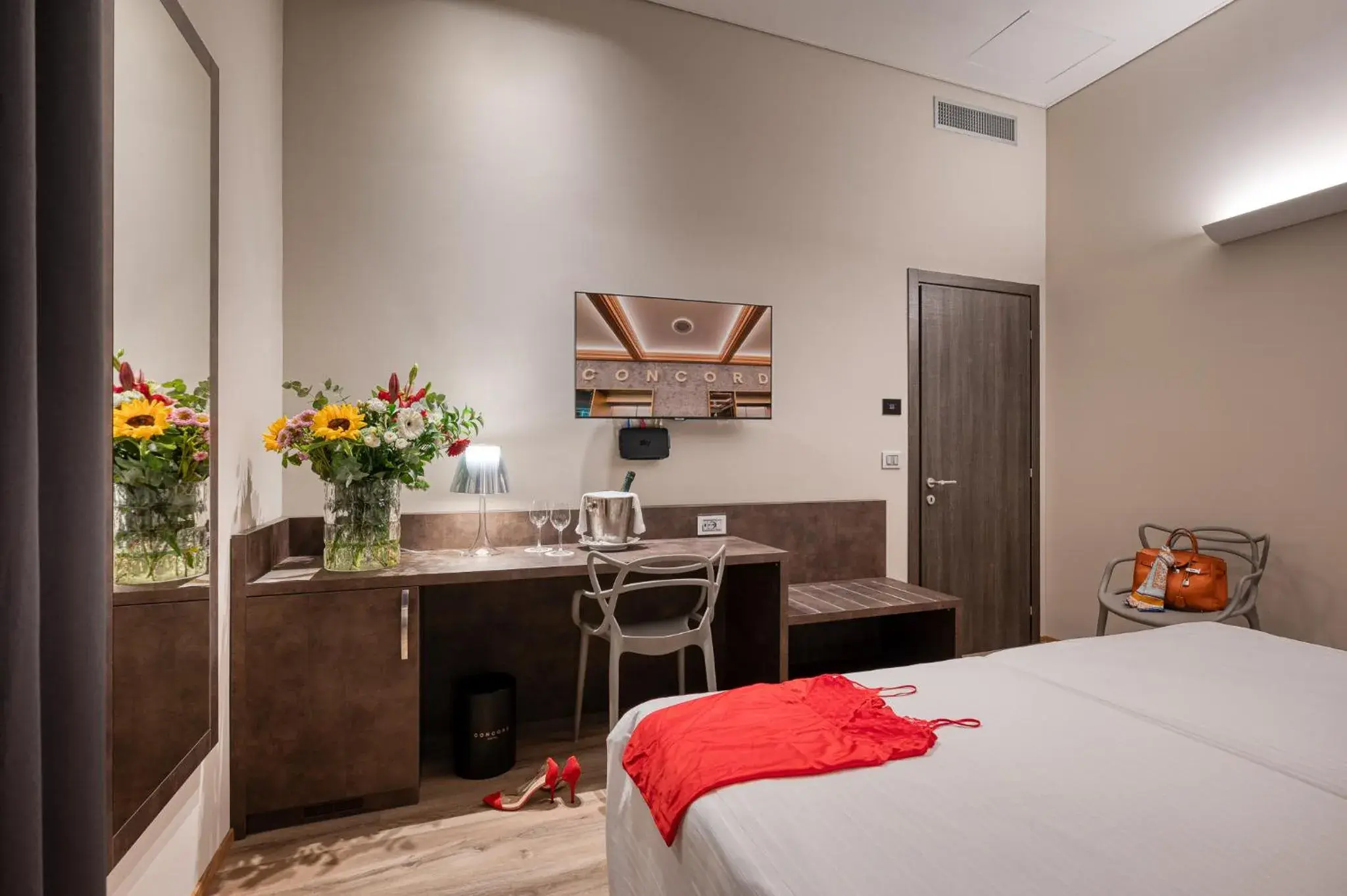 Deluxe Queen Room in Hotel Concord Deluxe Queen Room in Hotel Concord