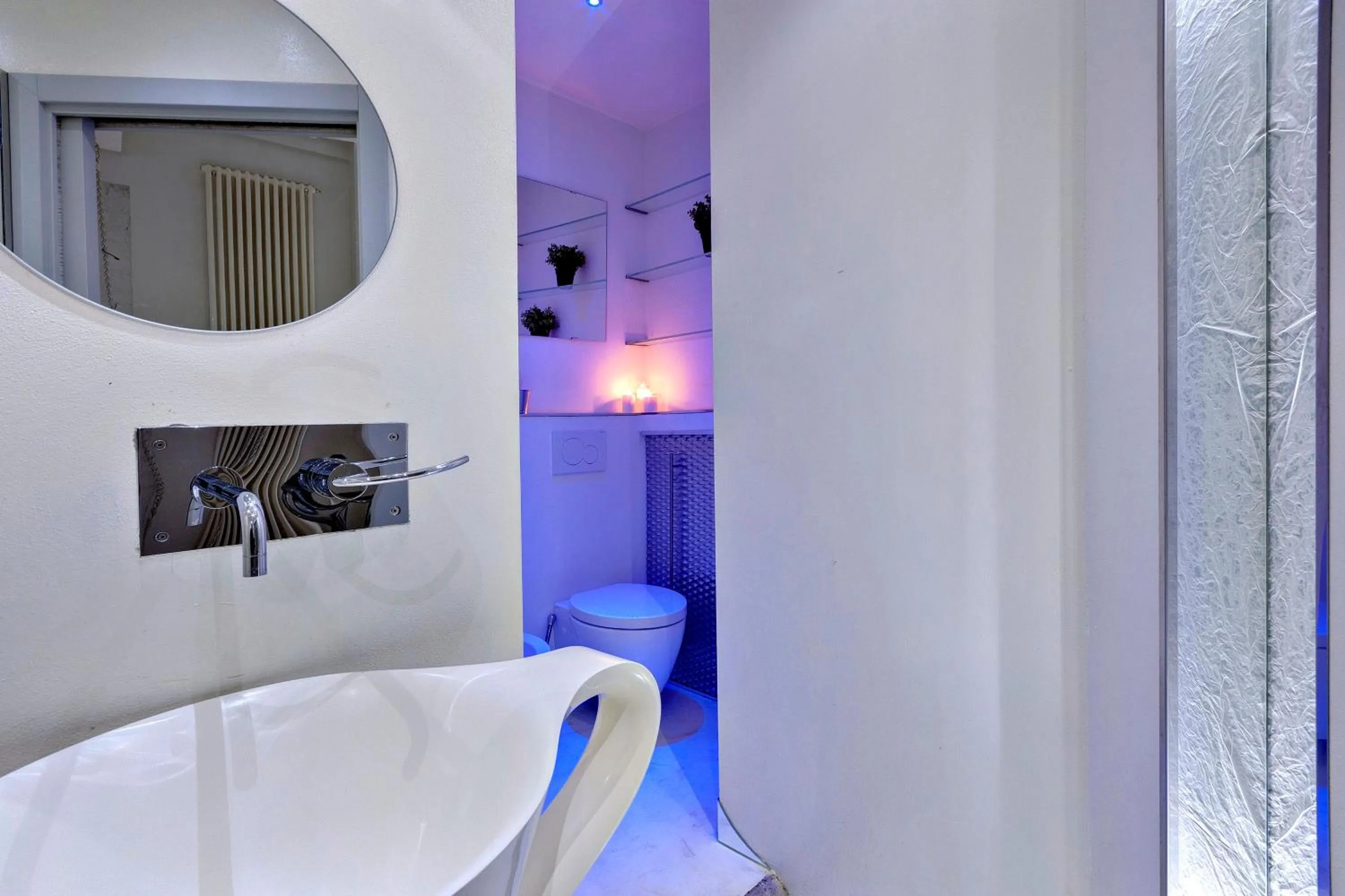 Bathroom in Victor Apartment by Mamo Florence