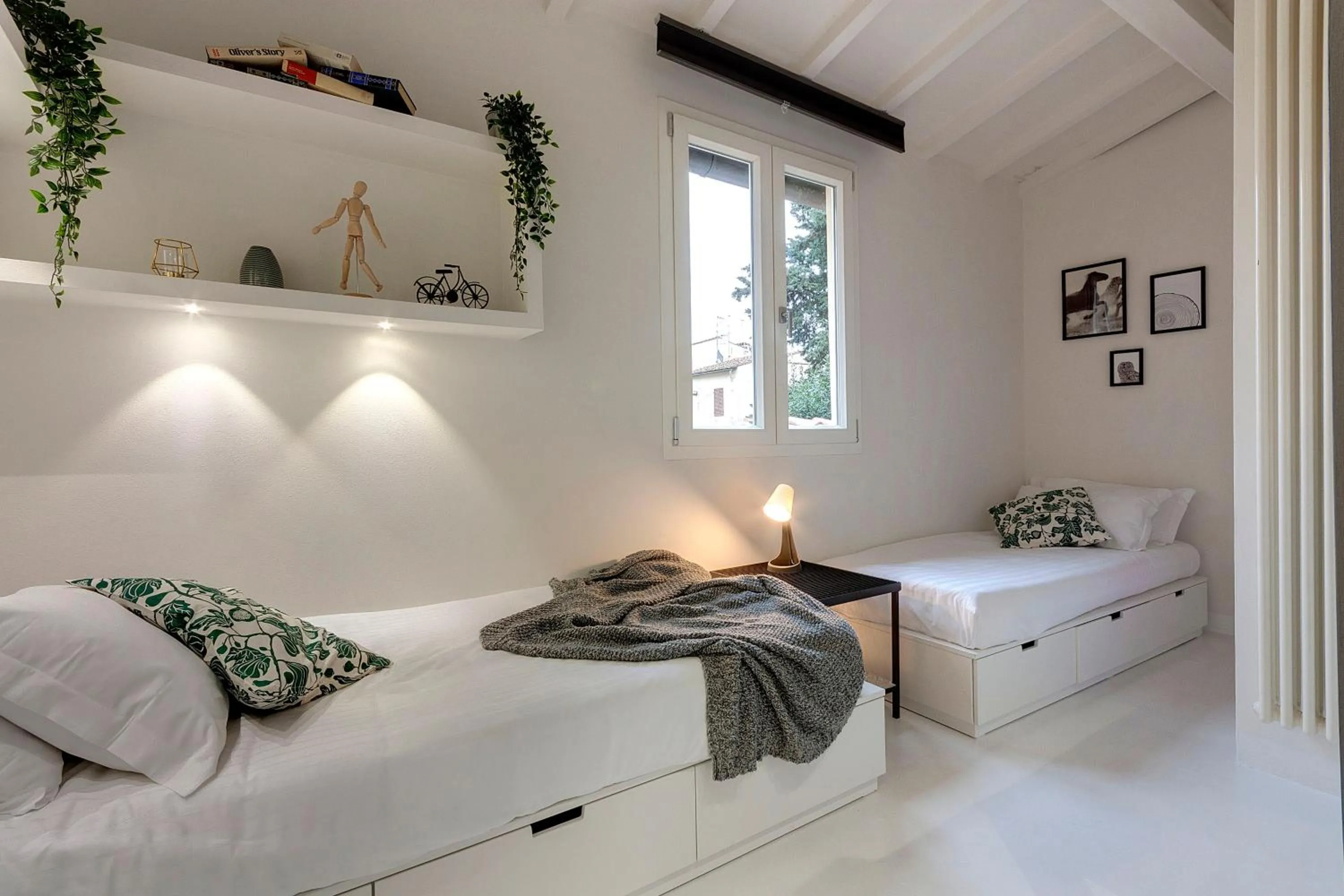 Bedroom, Bed in Victor Apartment by Mamo Florence